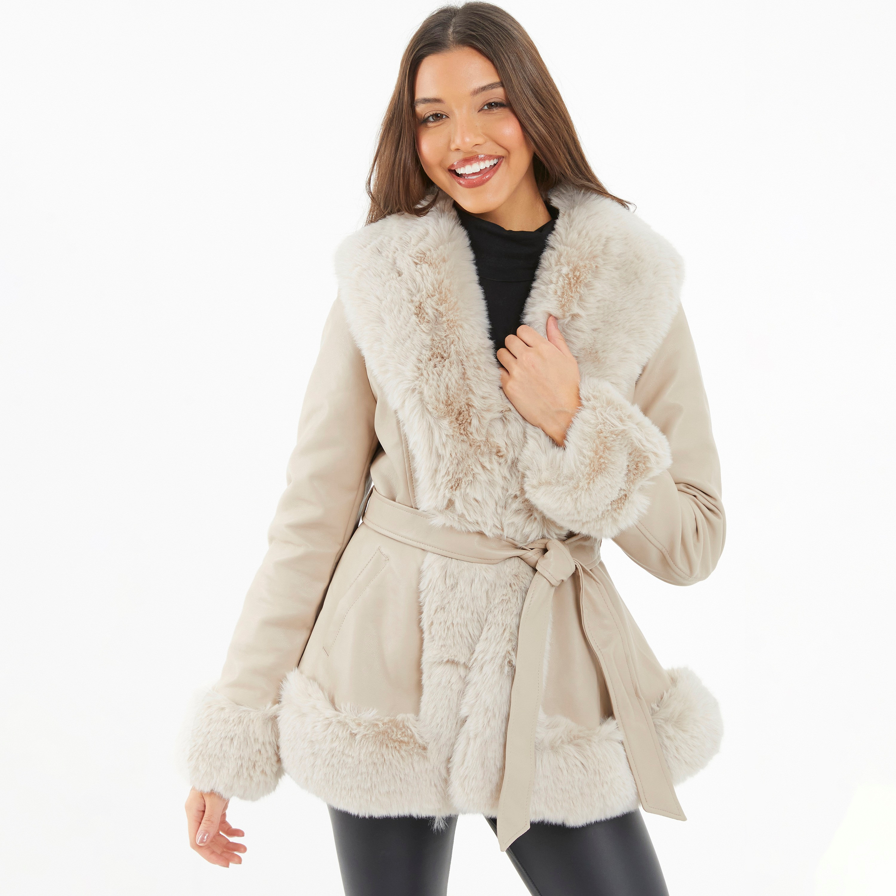 جاكيت ذو طية الصدر ومزين بزخرفة من الفرو من كويز-women-winterwear-coatsandjackets-jackets-image-1