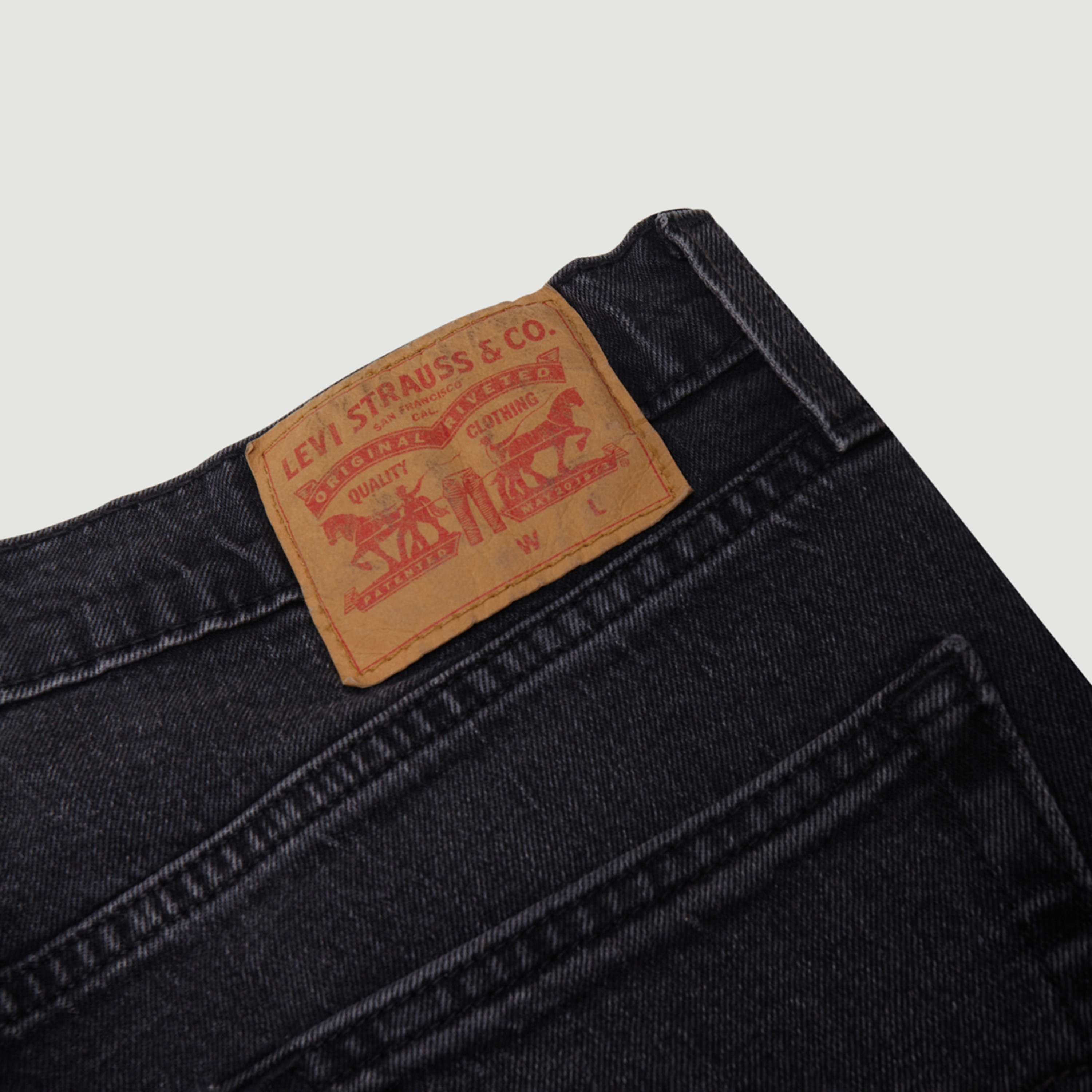بنطال جينز 511 رمادي بقصة ضيقة وأزرار إغلاق متوسطة الارتفاع من ليفايس-men-clothing-bottoms-jeans-image-4