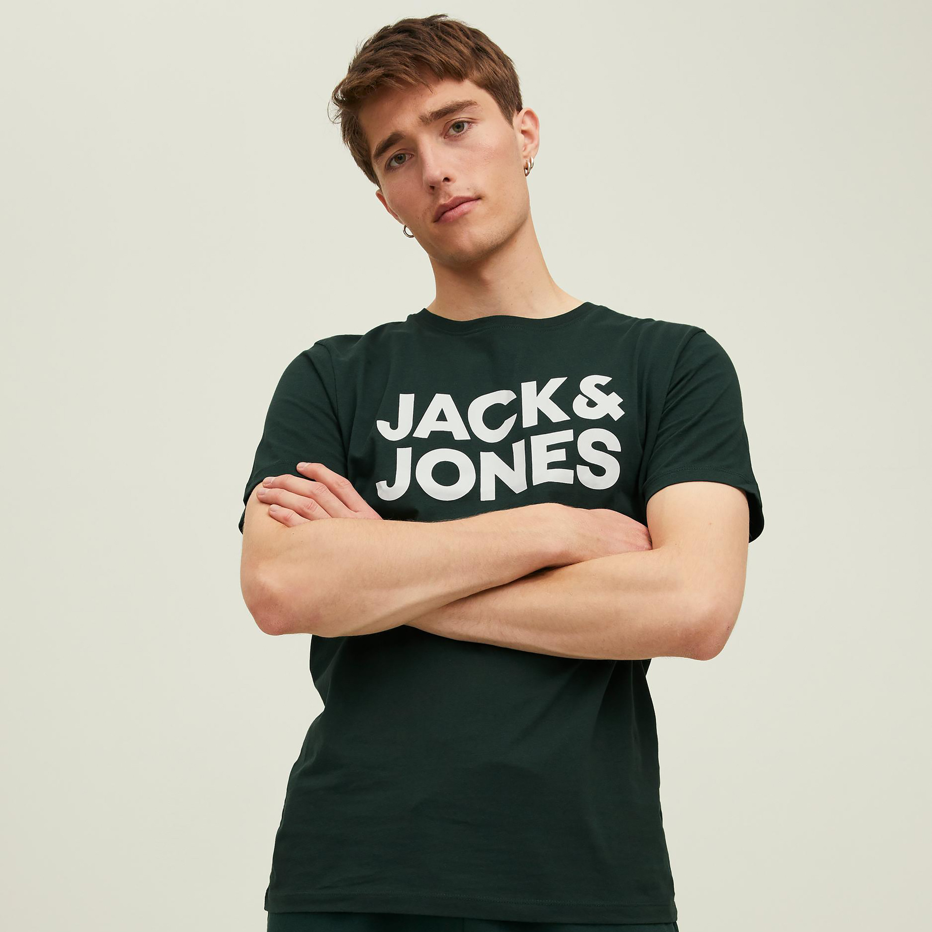 تي شيرت من جاك آند جونز مع شعار بأكمام قصيرة و ياقة مستديرة-men-clothing-tshirtsandpolos-tshirts-image-9