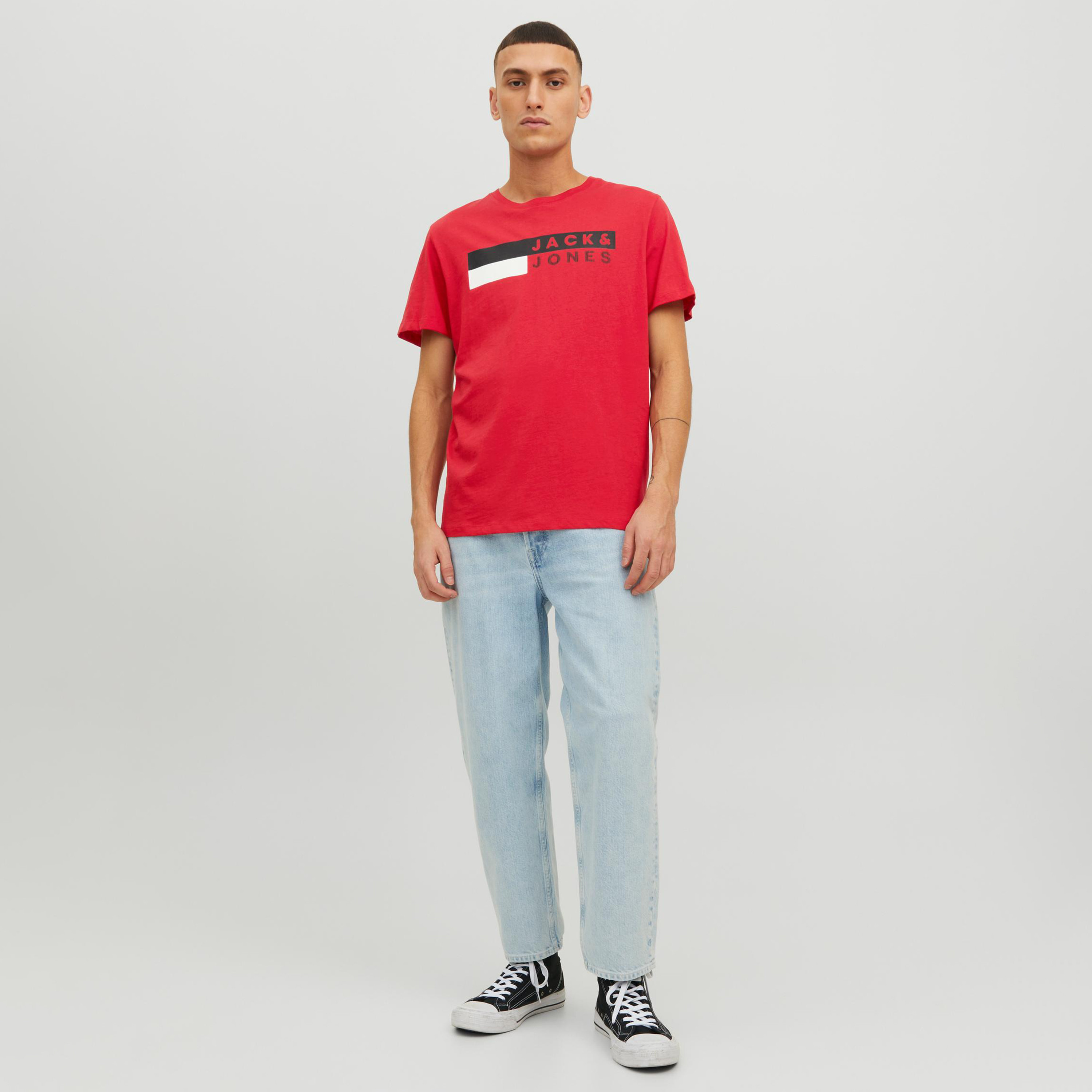 تي شيرت من جاك آند جونز مع شعار بأكمام قصيرة و ياقة مستديرة-men-clothing-tshirtsandpolos-tshirts-image-17