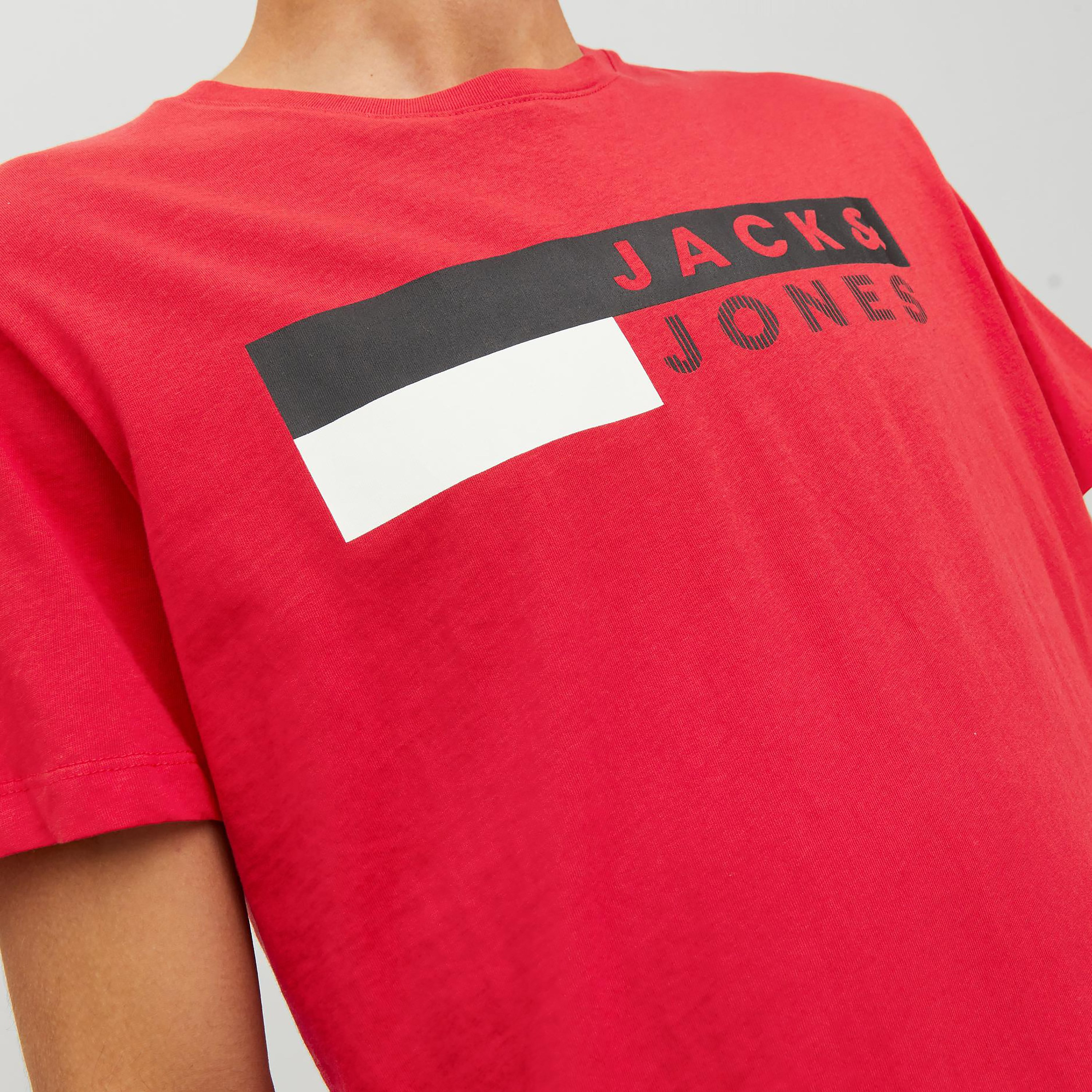 تي شيرت من جاك آند جونز مع شعار بأكمام قصيرة و ياقة مستديرة-men-clothing-tshirtsandpolos-tshirts-image-18