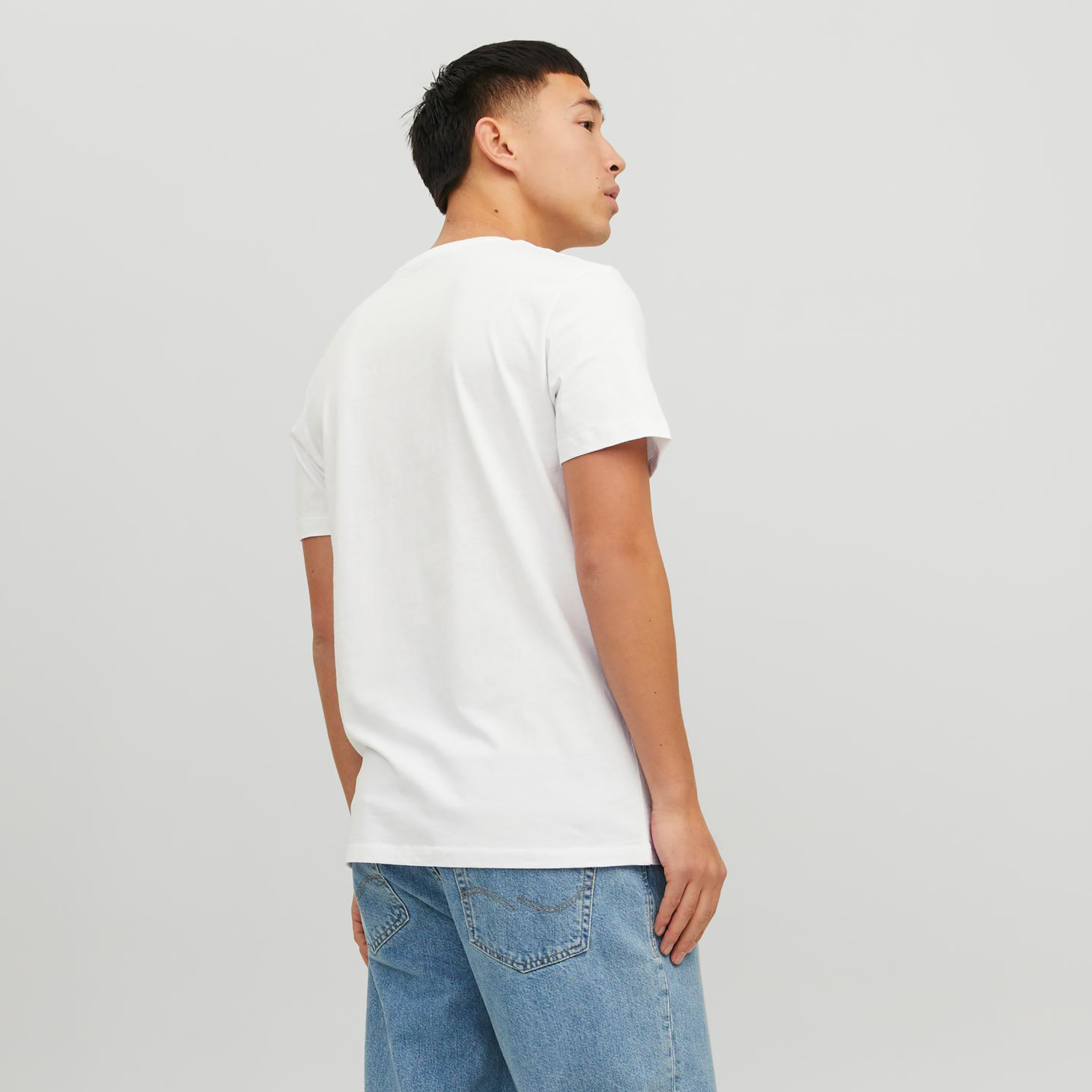 تي شيرت من جاك آند جونز مع شعار بأكمام قصيرة و ياقة مستديرة-men-clothing-tshirtsandpolos-tshirts-image-24