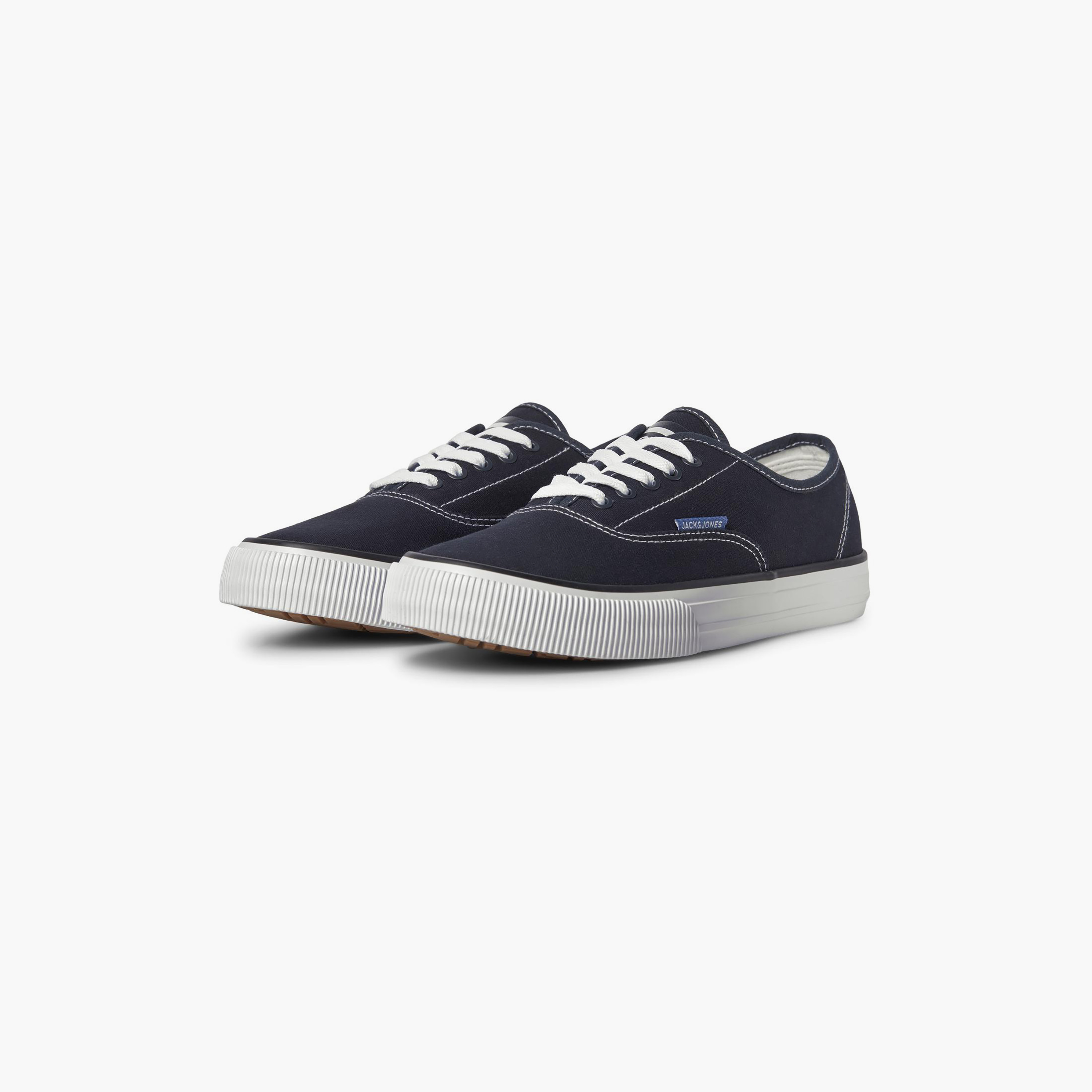 12201283 | سنيكرز ذو كانفاس من جاك آند جونز للرجال مع رباط برقبة منخفضة-men-shoes-sneakers-image-1