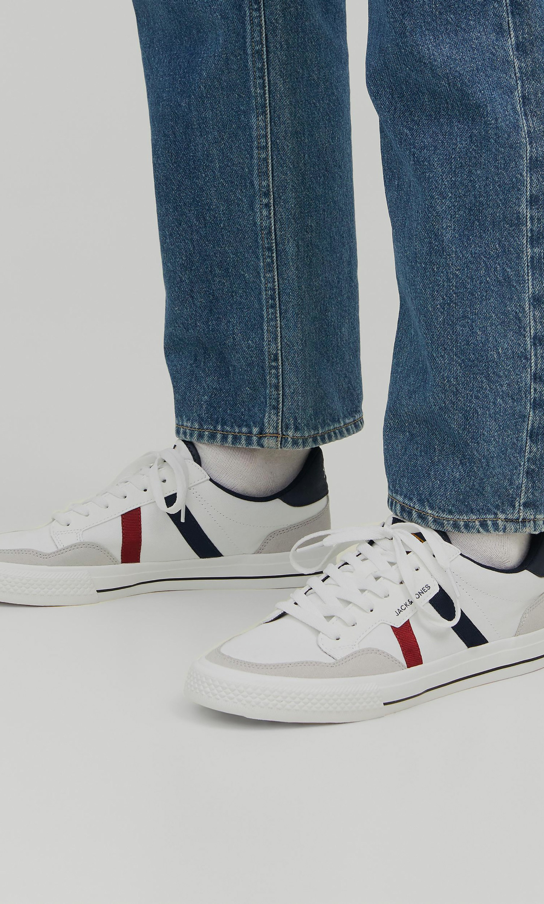 سنيكرز ذو جفوموردن من جاك آند جونز للرجال مع رباط برقبة منخفضة | 12203479-men-shoes-sneakers-image-6
