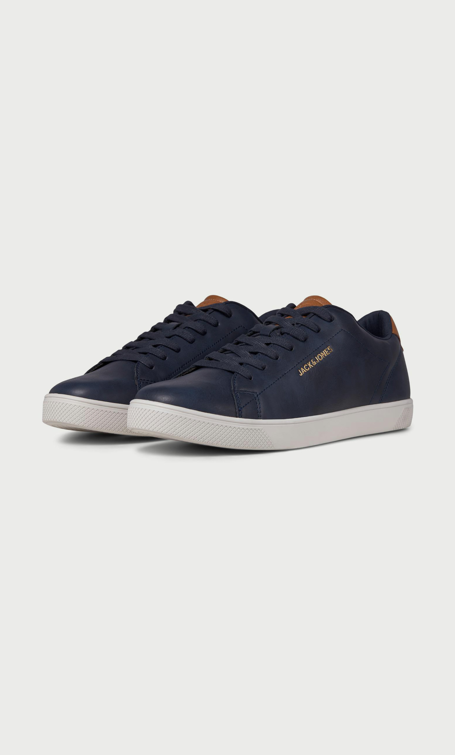 سنيكرز جاك آند جونز للرجال مع رباط برقبة منخفضة-men-shoes-sneakers-image-1