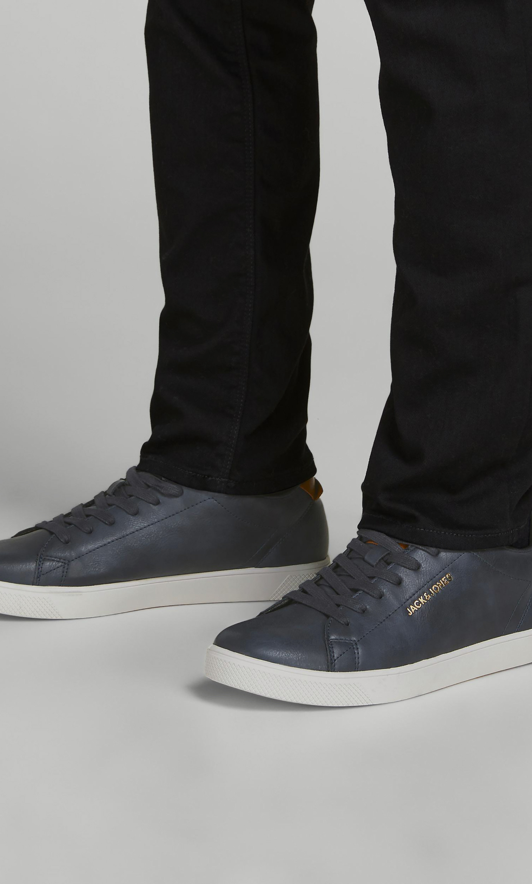 سنيكرز جاك آند جونز للرجال مع رباط برقبة منخفضة-men-shoes-sneakers-image-6