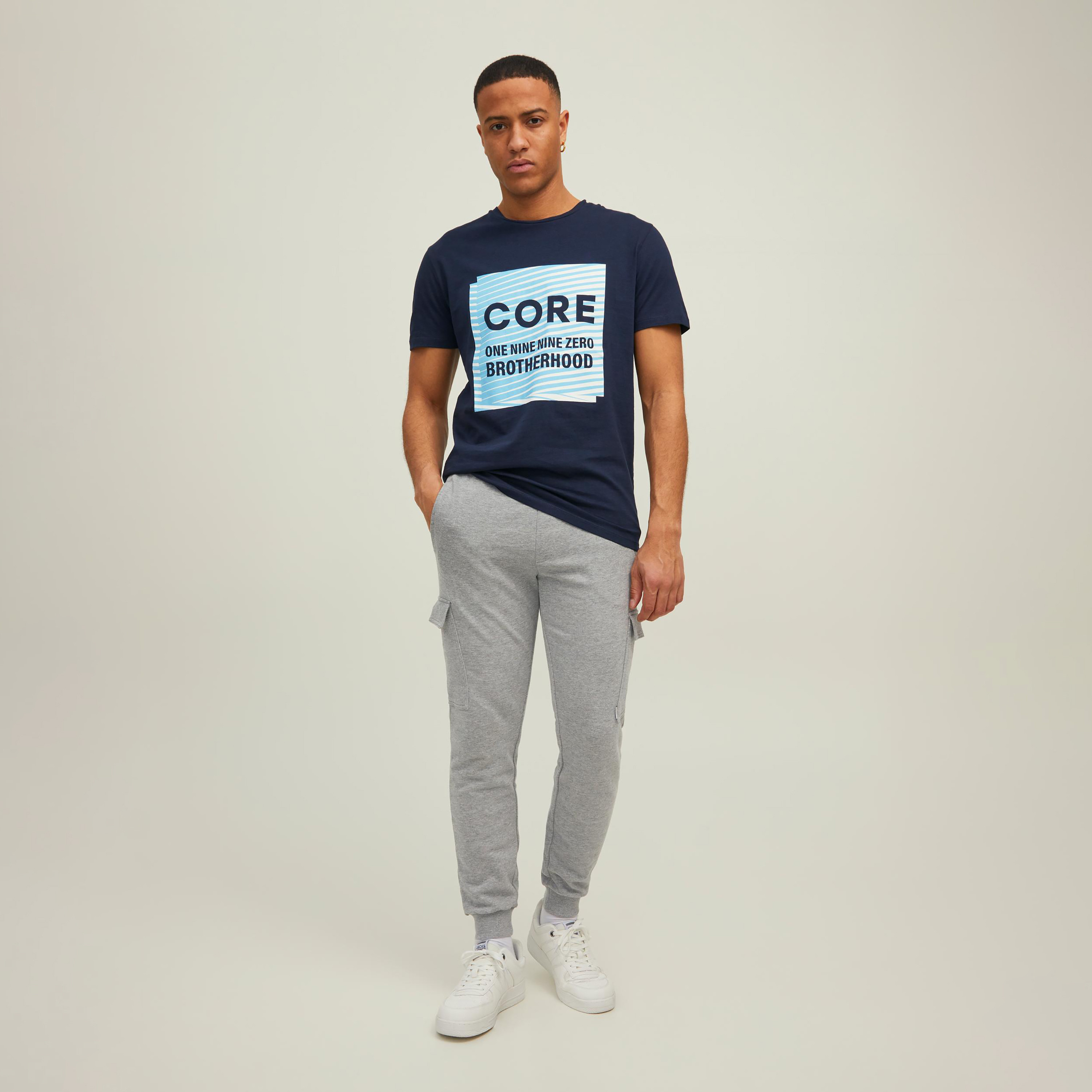 Buy Men s Jack Jones Plain Mid Rise Drawstring Cargo Joggers Online Centrepoint KSA