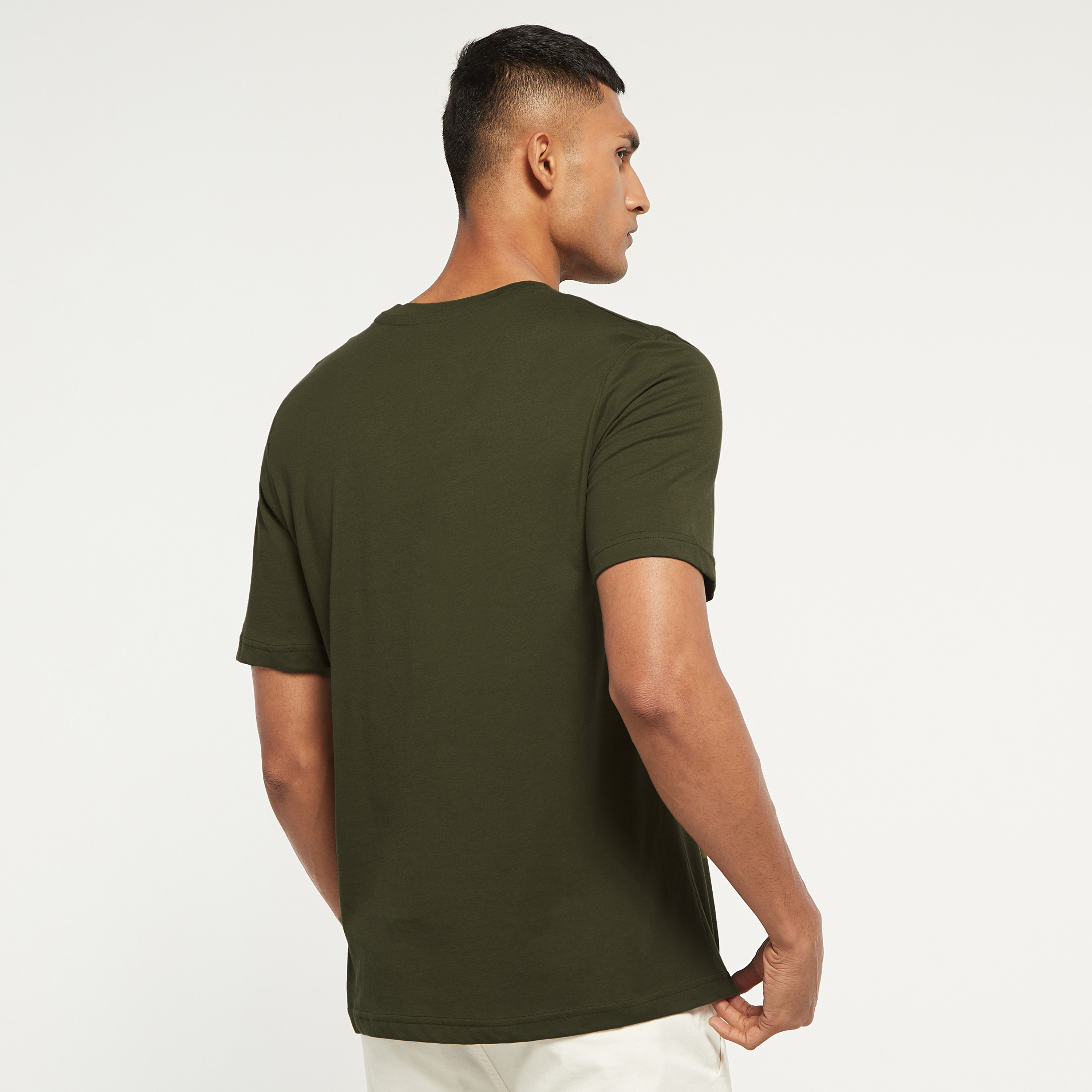 تي شيرت من جاك آند جونز مطبوع بأكمام قصيرة و ياقة مستديرة-men-clothing-tshirtsandpolos-tshirts-image-11