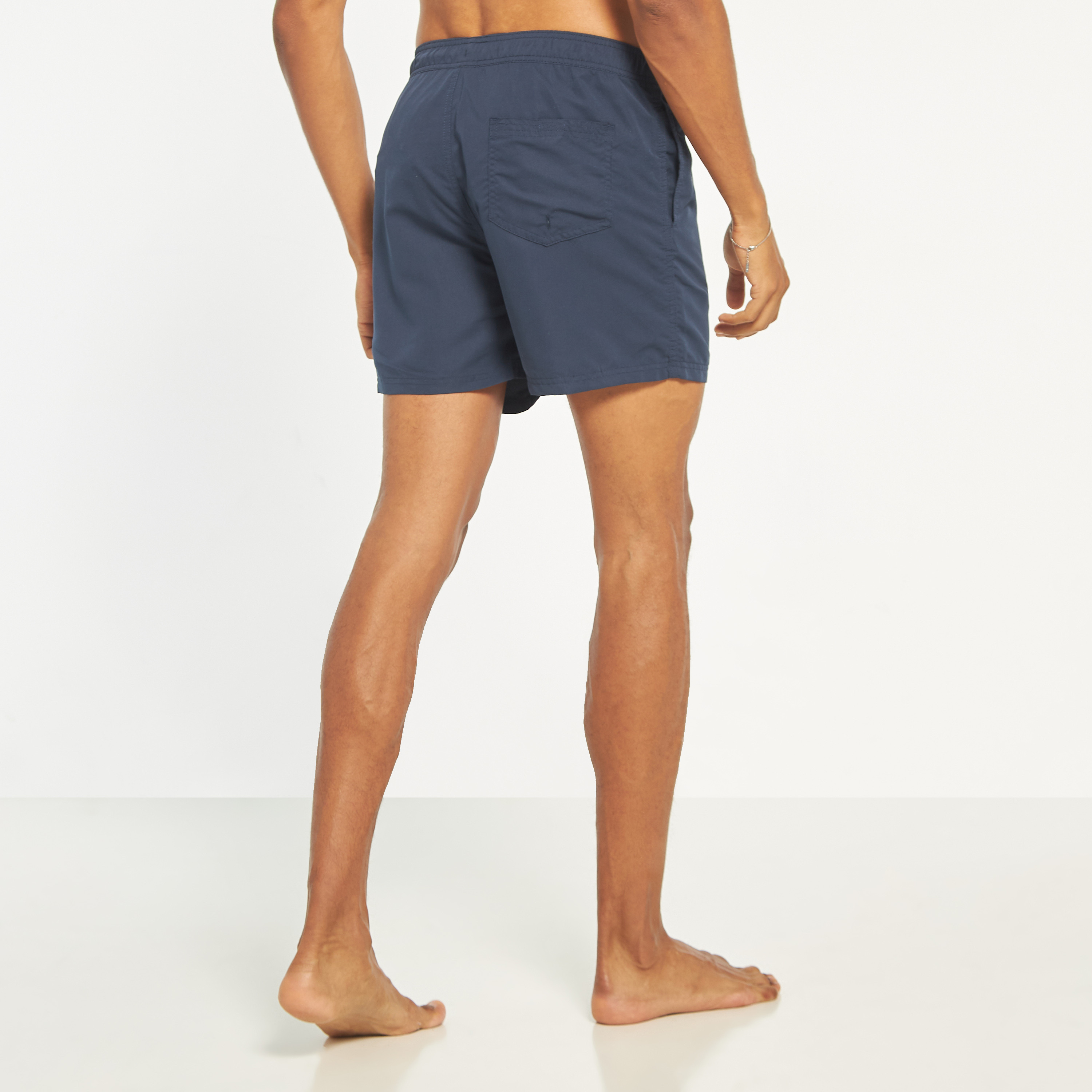 شورت سباحة برباط متوسط الطول يشعار الماركة من جاك آند جونز-men-clothing-swimandbeach-shorts-image-3