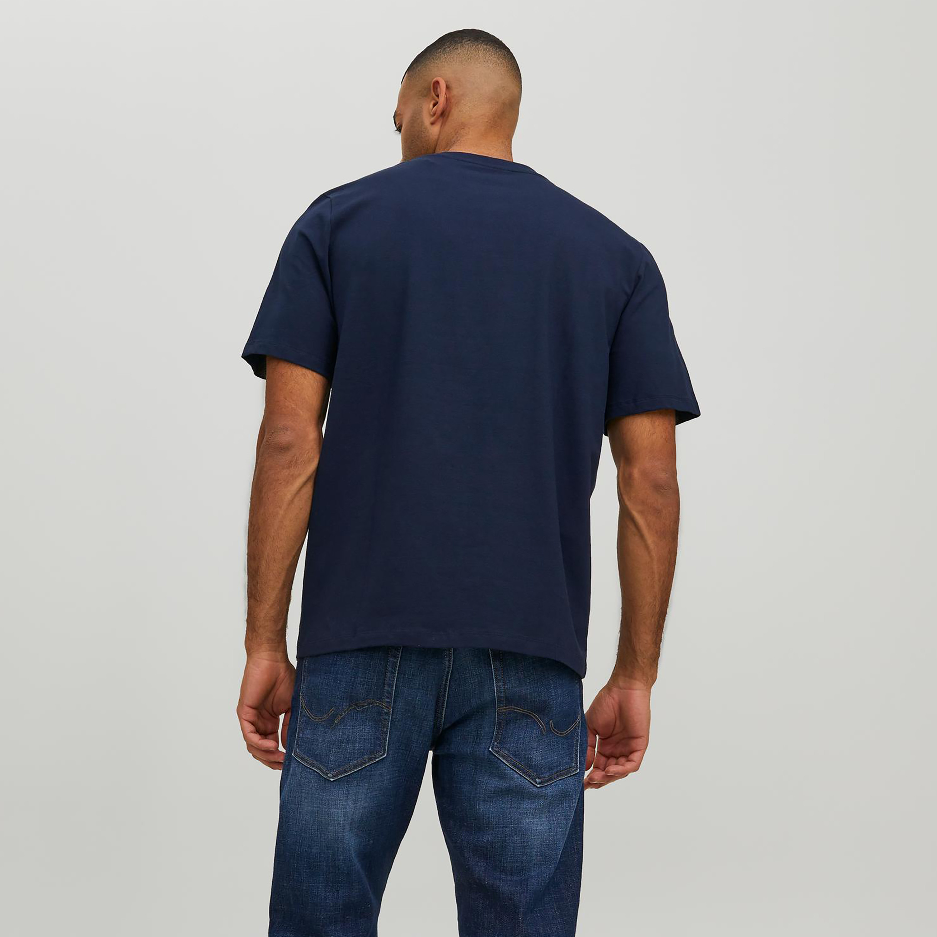 تي شيرت بأكمام قصيرة مطرز بياقة مستديرة من جاك اند جونز-men-clothing-tshirtsandpolos-tshirts-image-4