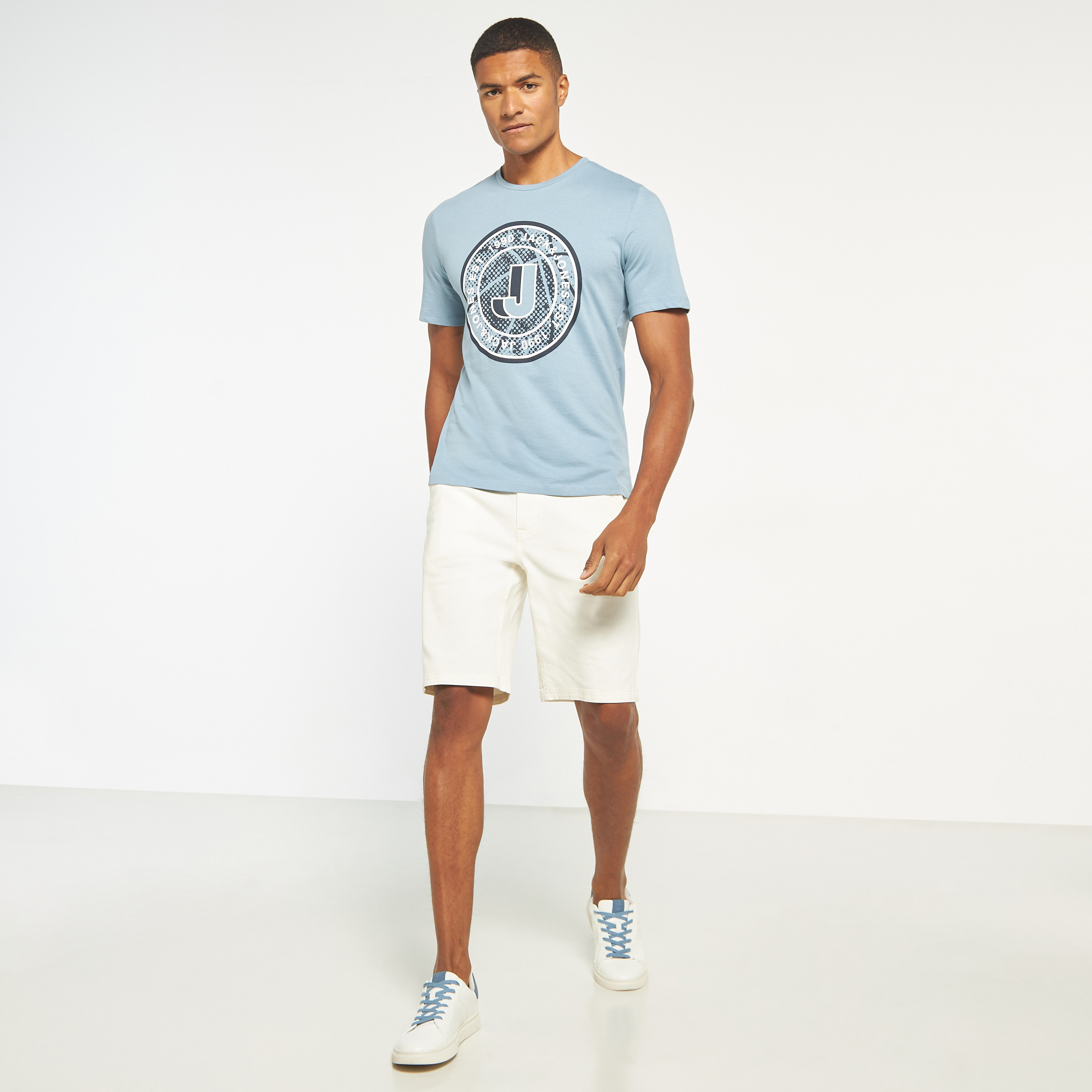 تي شيرت مطبوعة بأكمام قصيرة ورقبة مستديرة  من جاك اند جونز-men-clothing-tshirtsandpolos-tshirts-image-2
