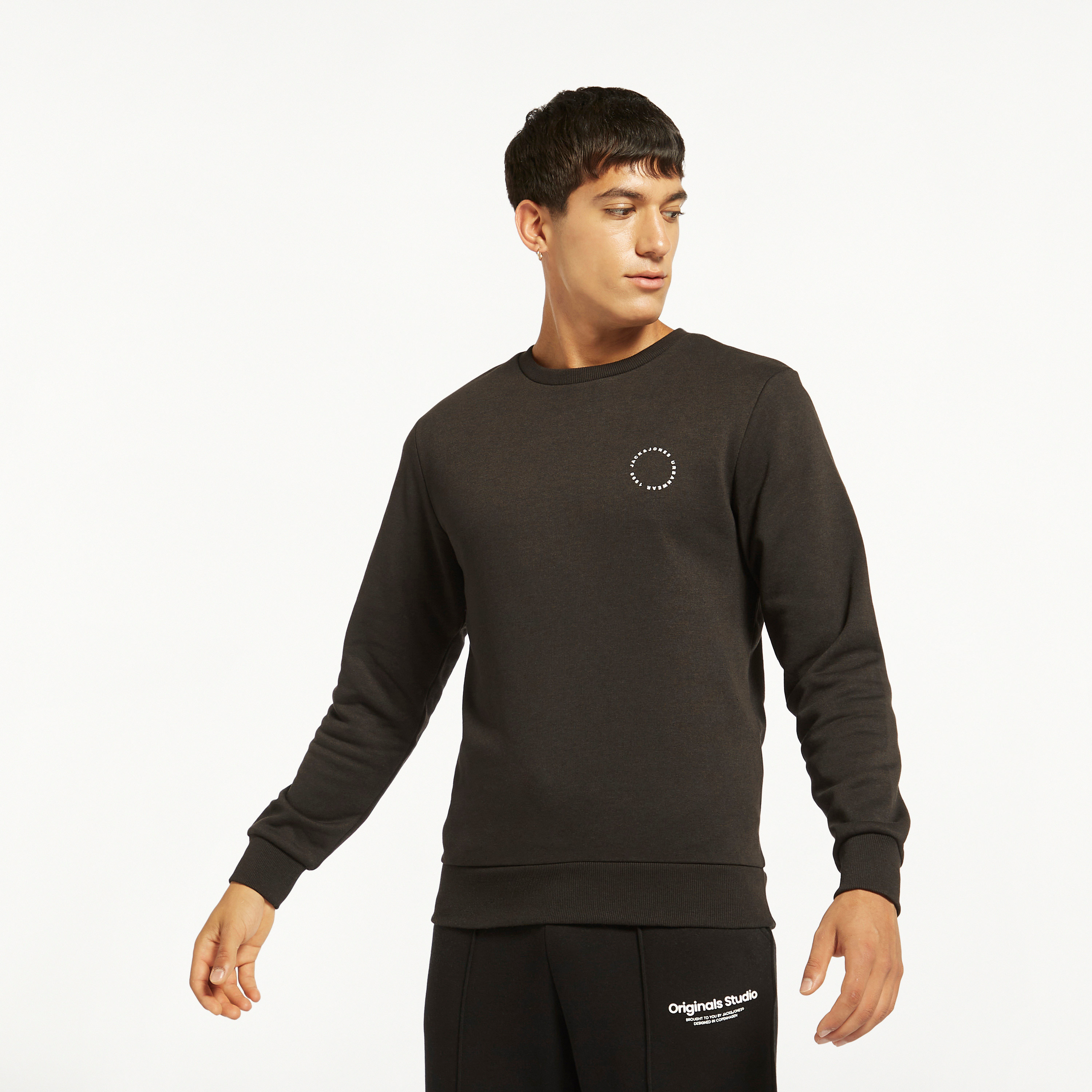  سويت شيرت من جاك آند جونز بأكمام طويلة وياقة مستديرة لوجو-men-winterwear-hoodiesandsweatshirts-image-3