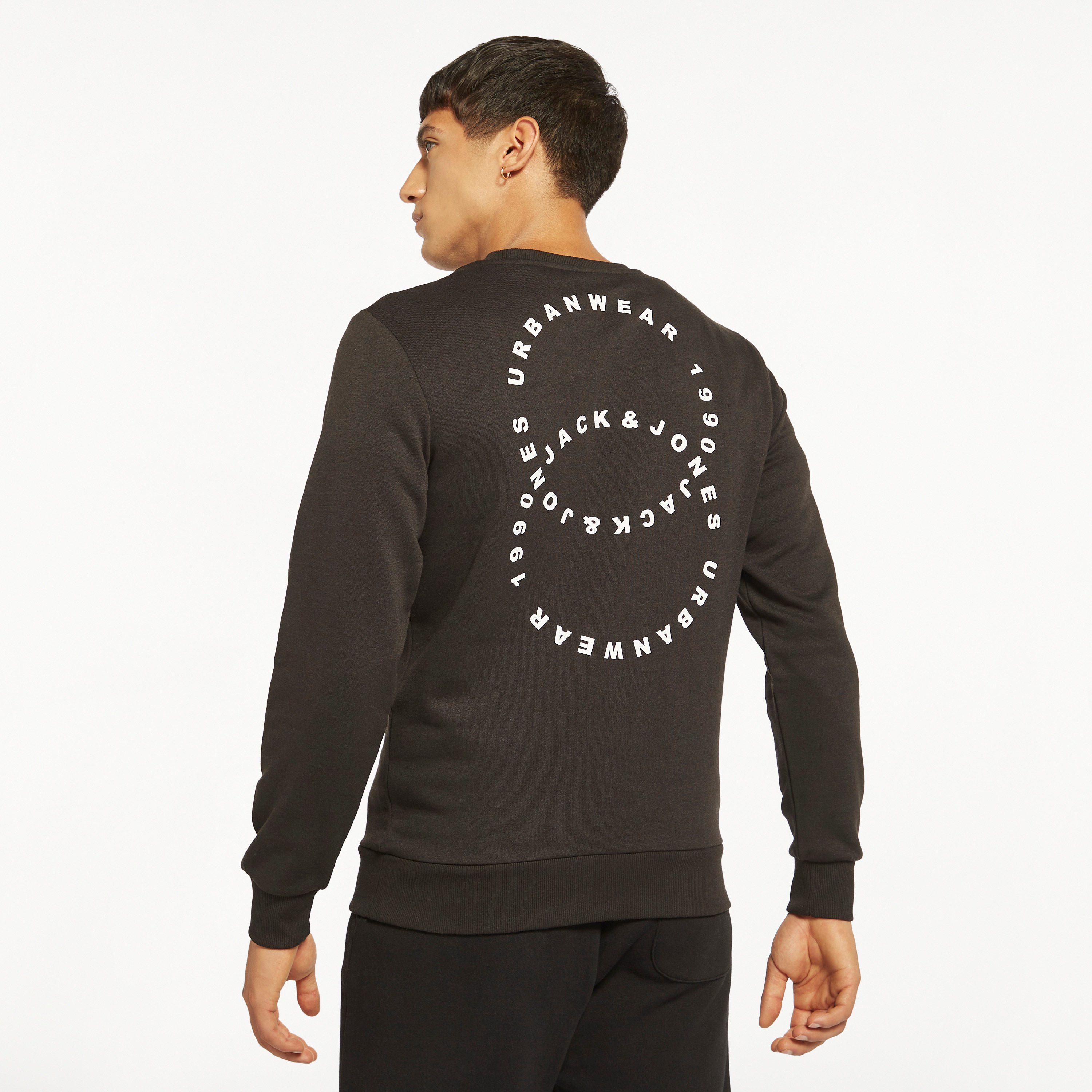  سويت شيرت من جاك آند جونز بأكمام طويلة وياقة مستديرة لوجو-men-winterwear-hoodiesandsweatshirts-image-4