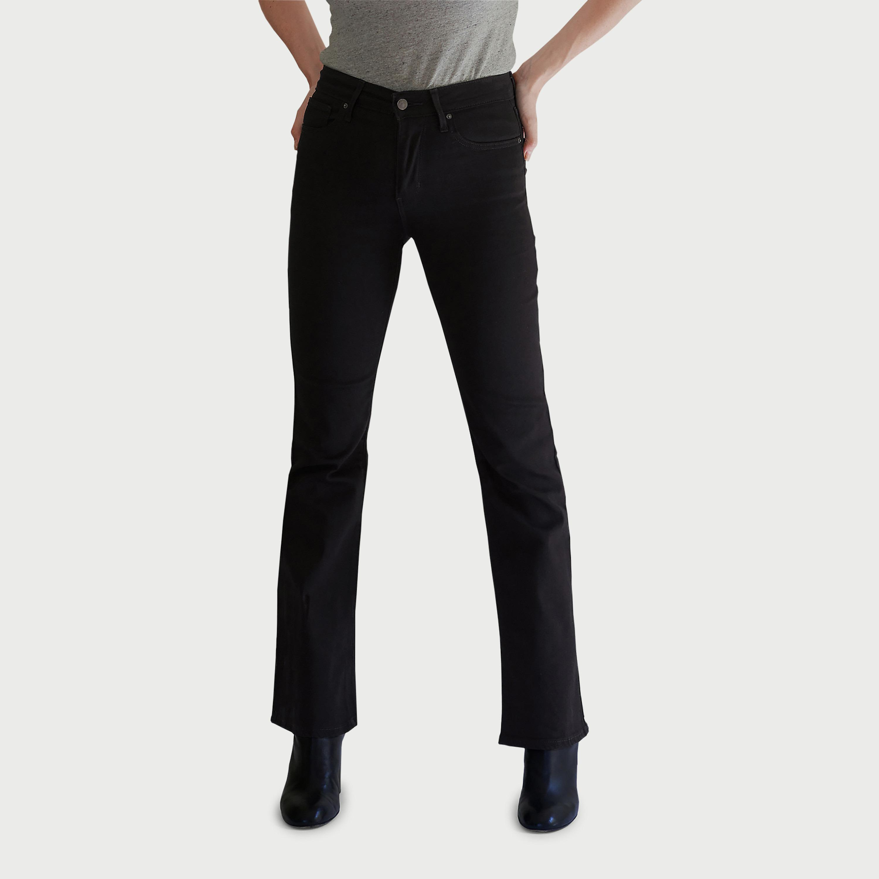 جينز ليفيس 725 أسود بإغلاق أزرار عالية الارتفاع بقطع حذاء-women-clothing-bottoms-jeans-image-1