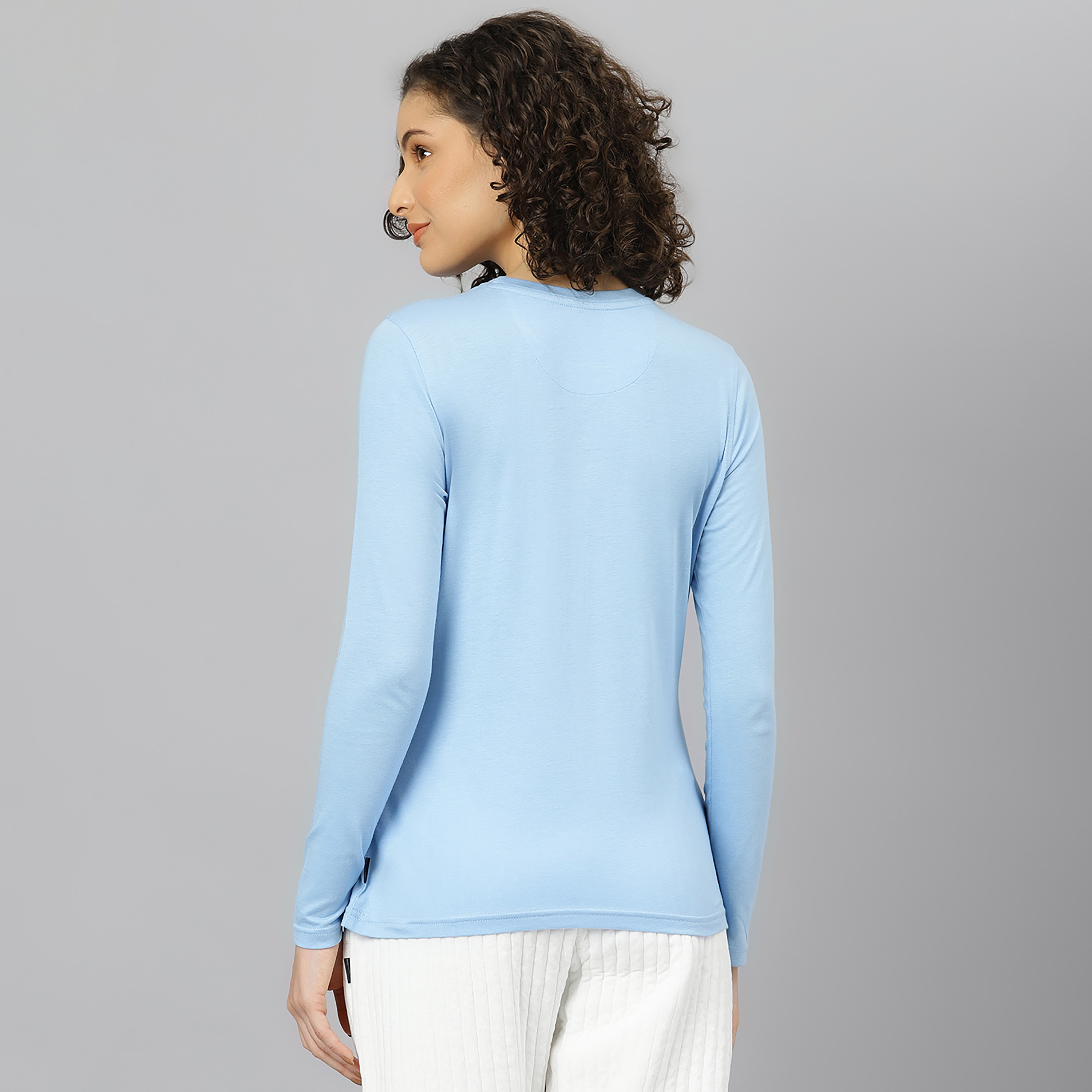 تي شيرت بياقة مستديرة بتصميم مطبوعة وأكمام طويلة من بيفرلي هيلز بولو كلوب -women-clothing-tshirts-image-4