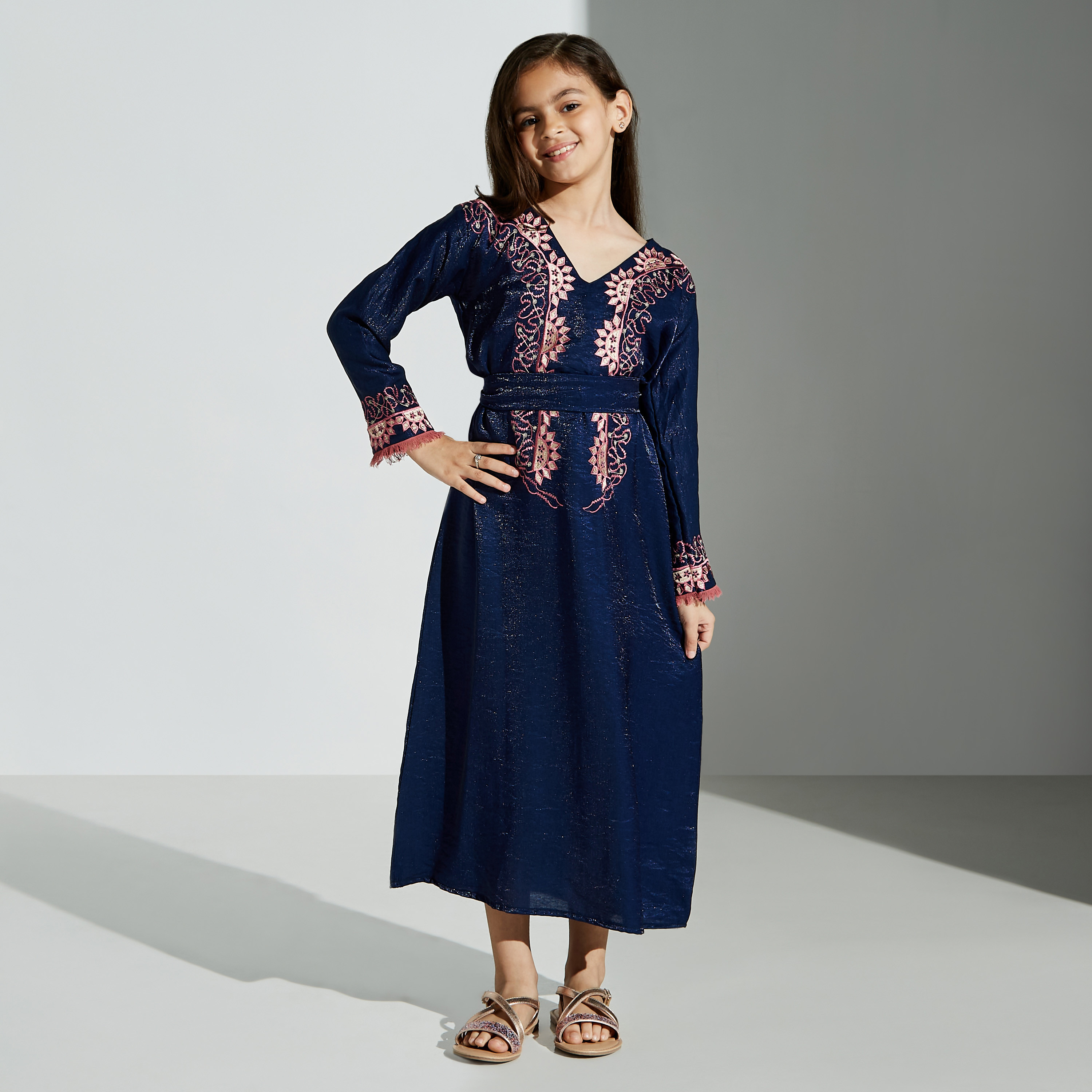 جلابية لامعة مطرزة بحزام ربط من مليكة - للبنت-girls-arabicclothing-jalabiyas-image-1