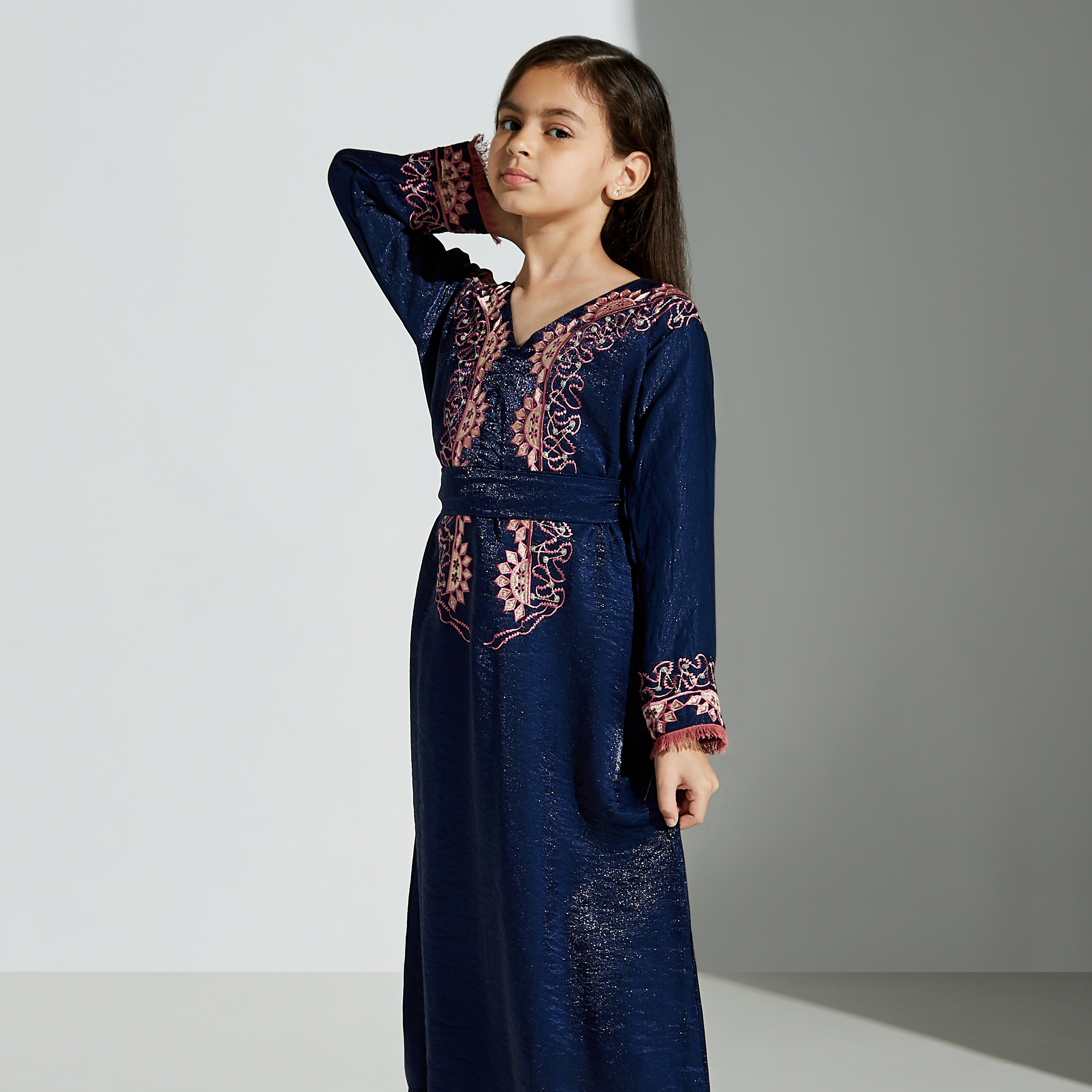 جلابية لامعة مطرزة بحزام ربط من مليكة - للبنت-girls-arabicclothing-jalabiyas-image-2
