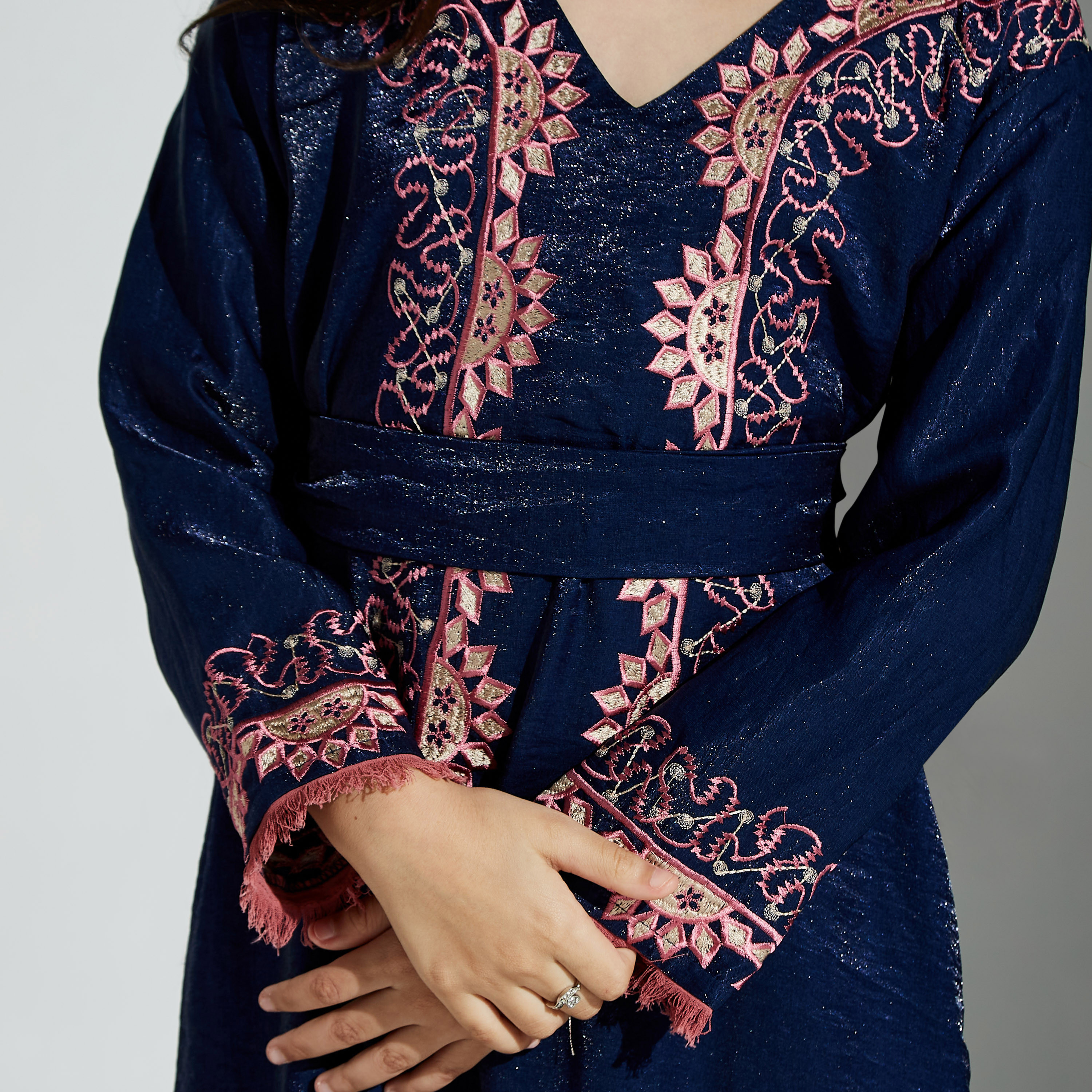 جلابية لامعة مطرزة بحزام ربط من مليكة - للبنت-girls-arabicclothing-jalabiyas-image-3