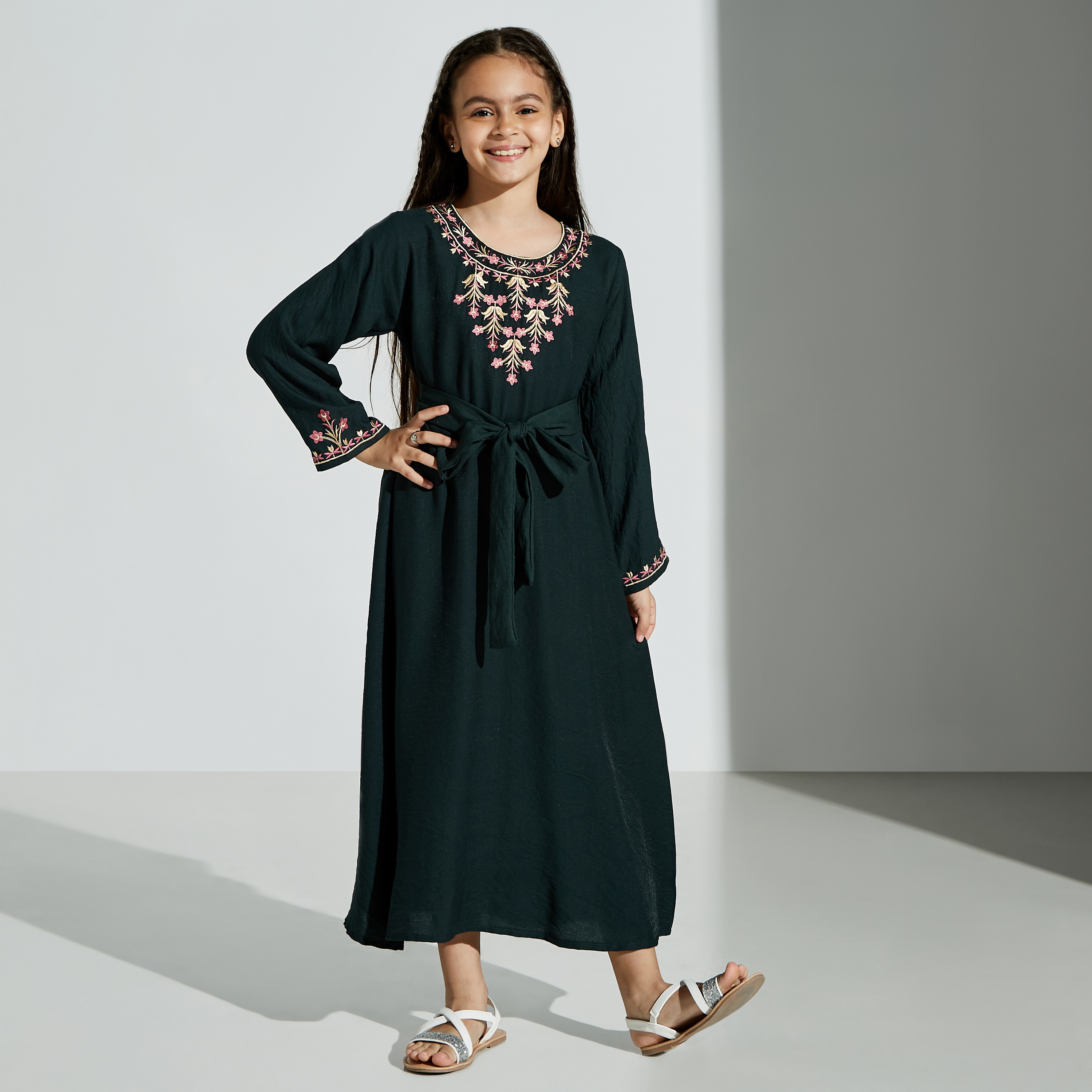 جلابية مطرزة بحزام ربط من مليكة - للبنت-girls-clothing-dressesandjumpsuits-image-1