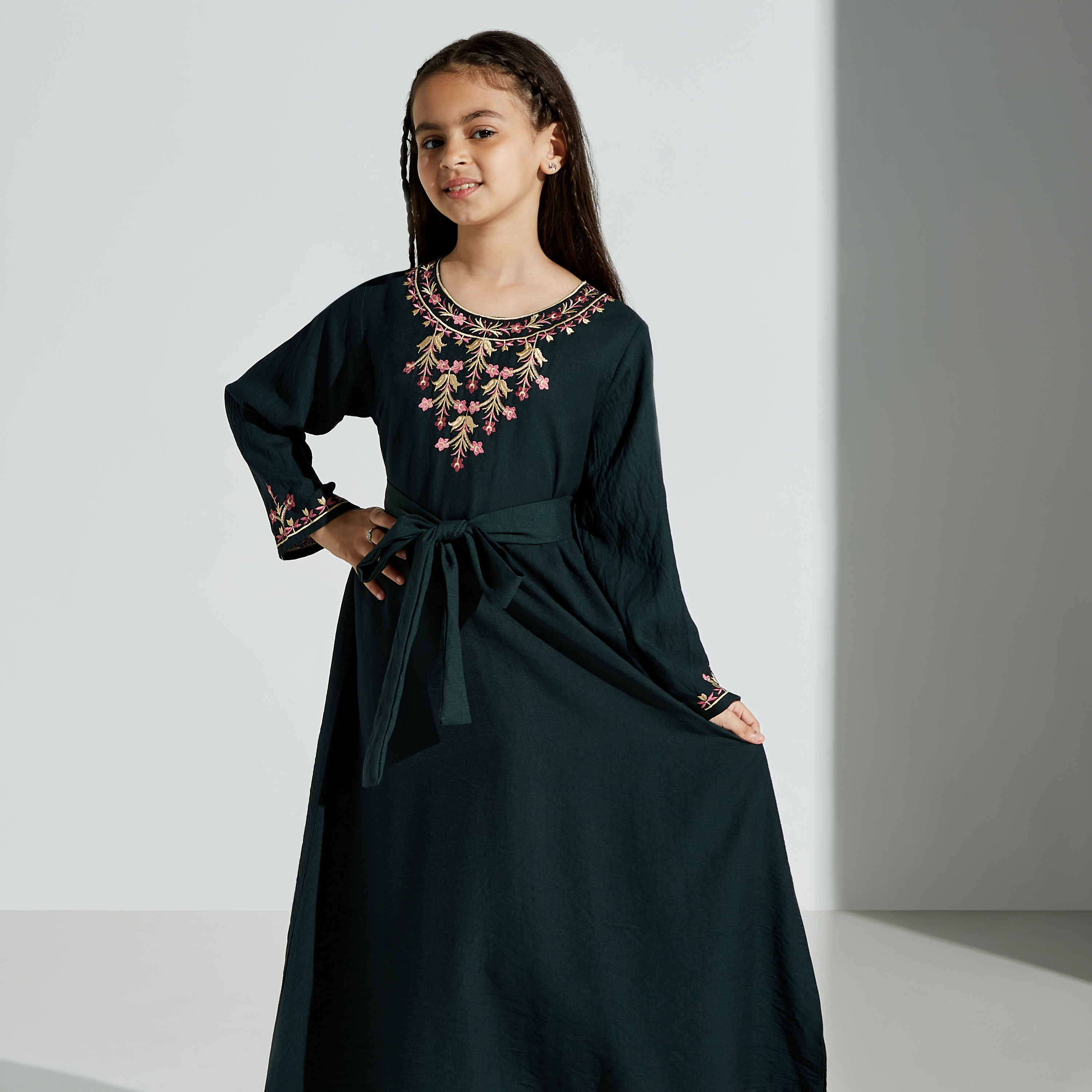 جلابية مطرزة بحزام ربط من مليكة - للبنت-girls-clothing-dressesandjumpsuits-image-2