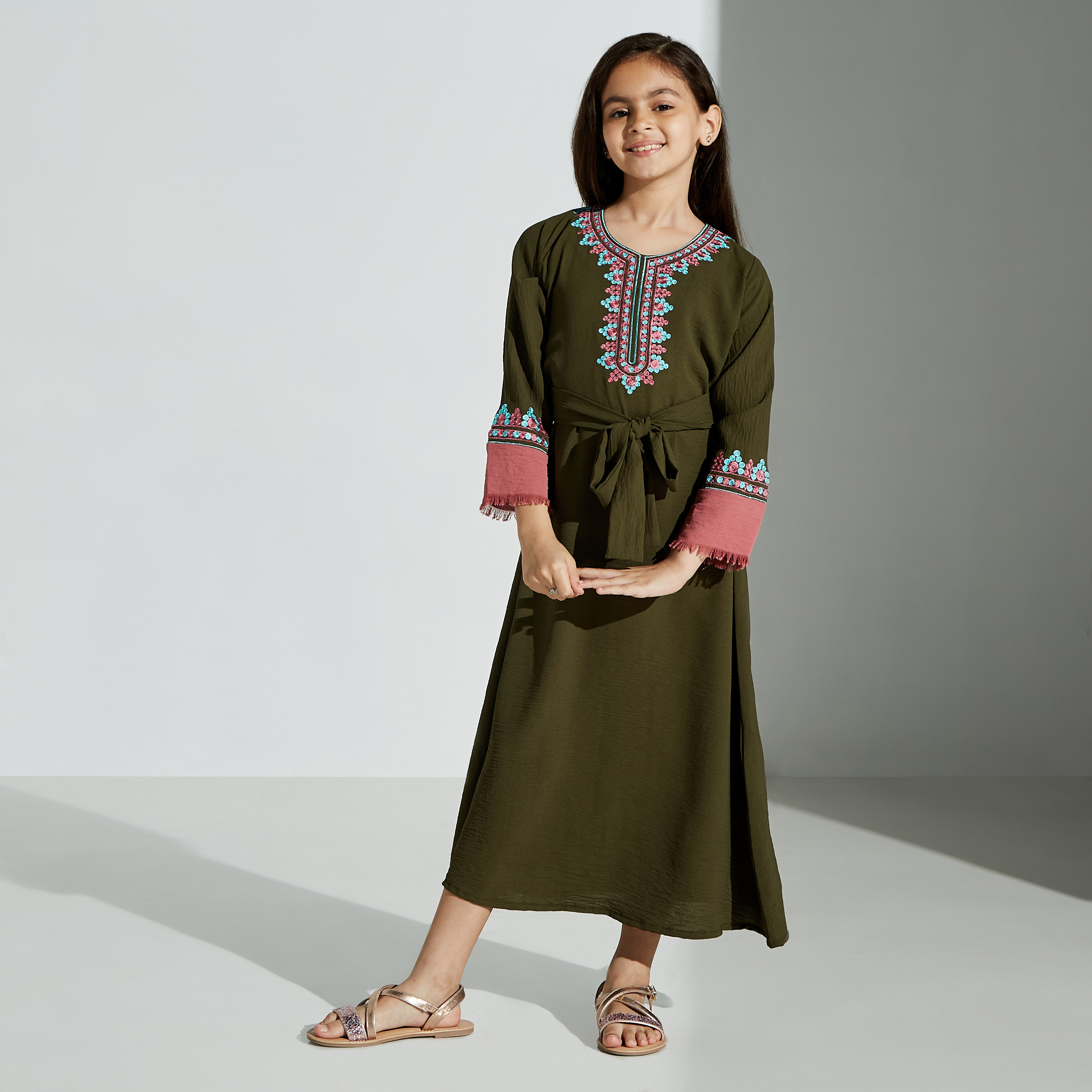 Malikah Embroidered Jalabiya with Tie-Up Belt and Panelled Sleeves -for Girl-girls-clothing-dressesandjumpsuits-image-1