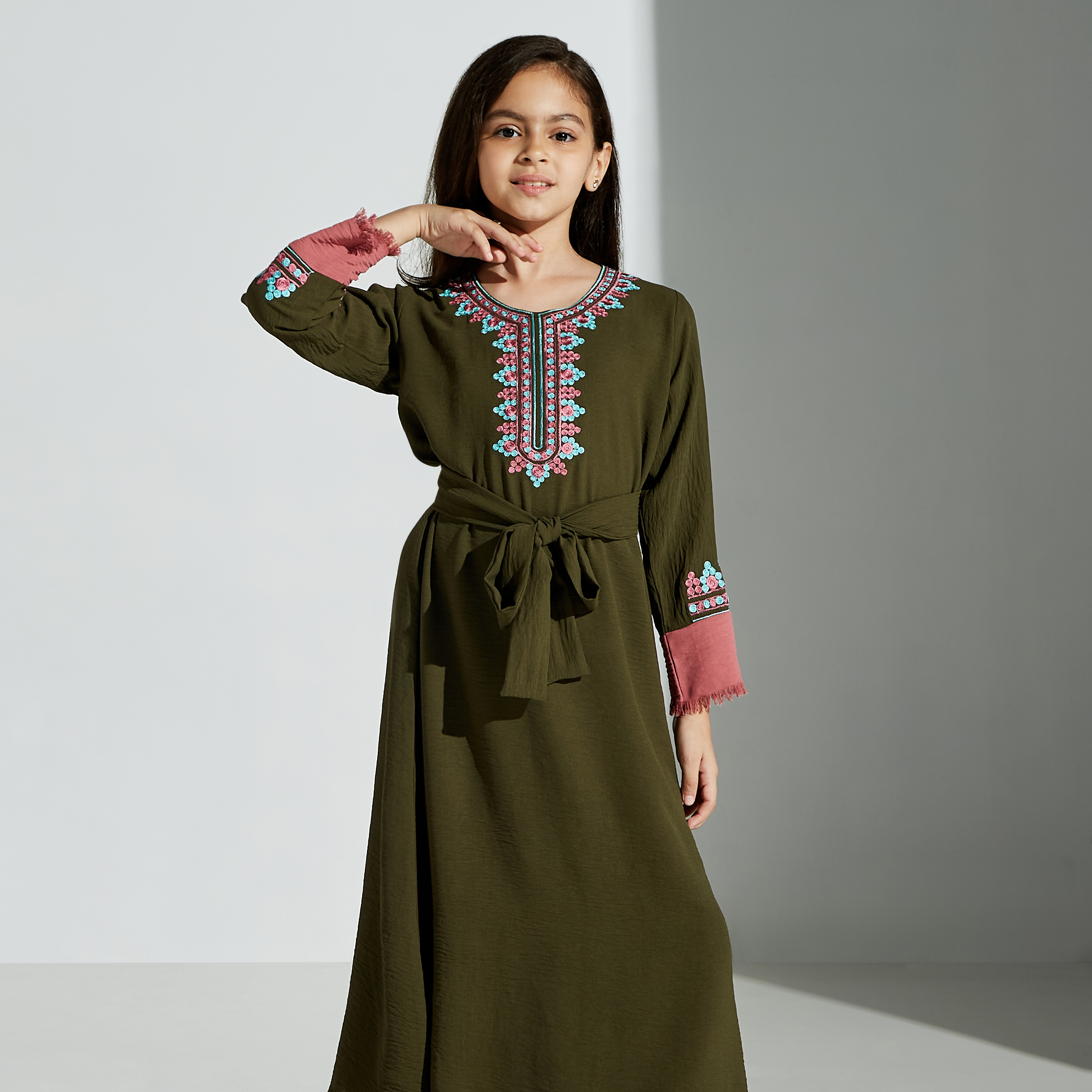 Malikah Embroidered Jalabiya with Tie-Up Belt and Panelled Sleeves -for Girl-girls-clothing-dressesandjumpsuits-image-2