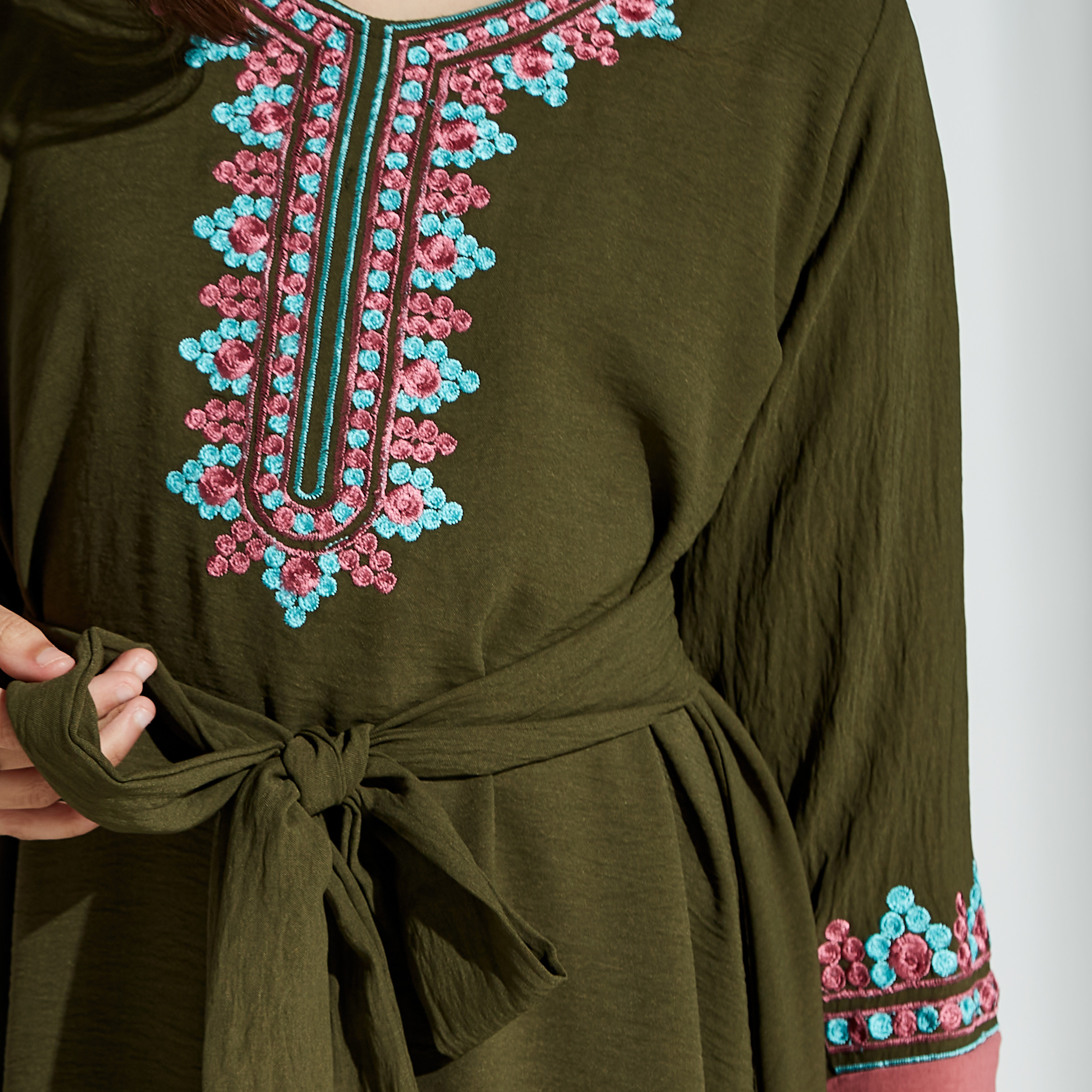 Malikah Embroidered Jalabiya with Tie-Up Belt and Panelled Sleeves -for Girl-girls-clothing-dressesandjumpsuits-image-3