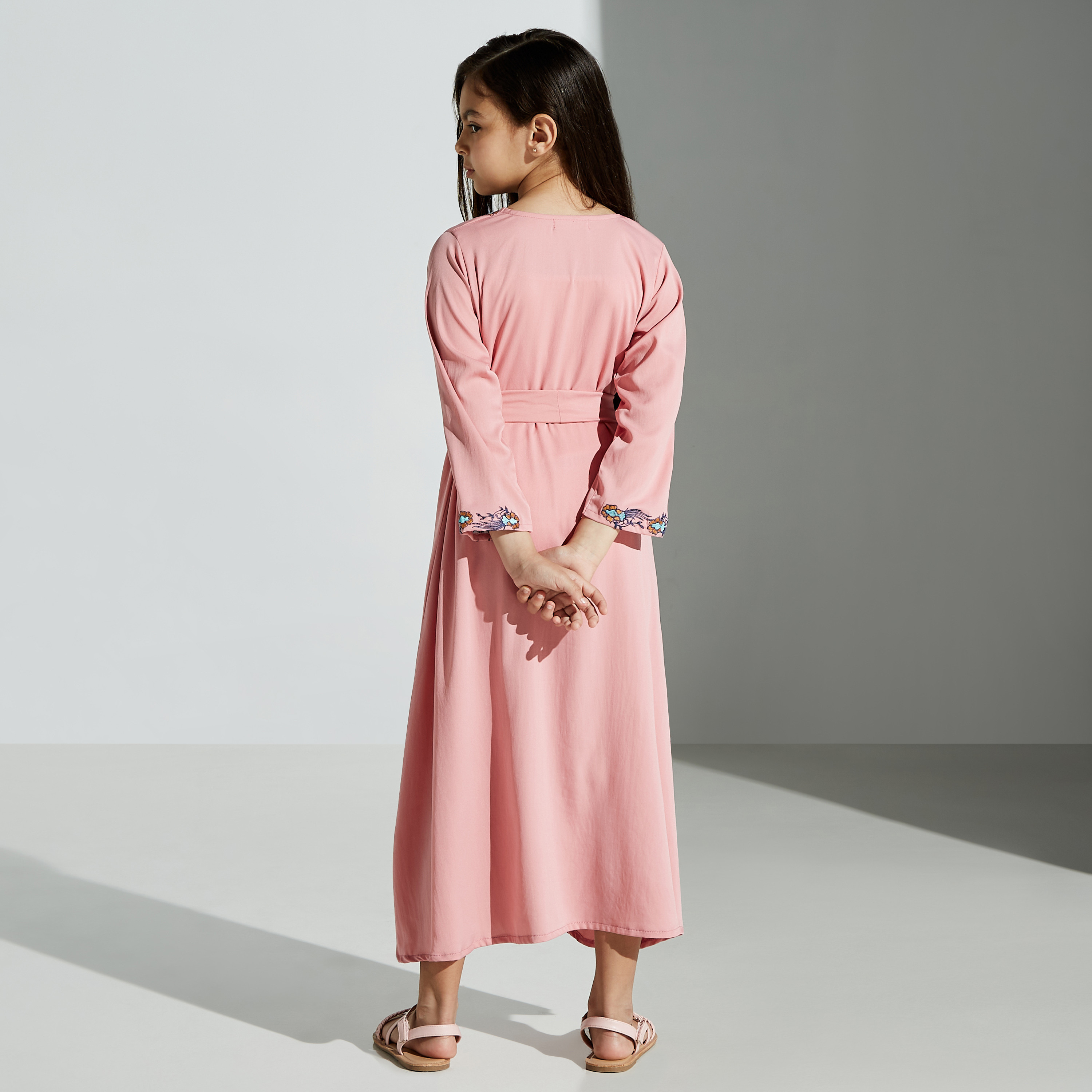 جلابية مطرزة بحزام ربط من مليكة - للبنت-girls-clothing-dressesandjumpsuits-image-4