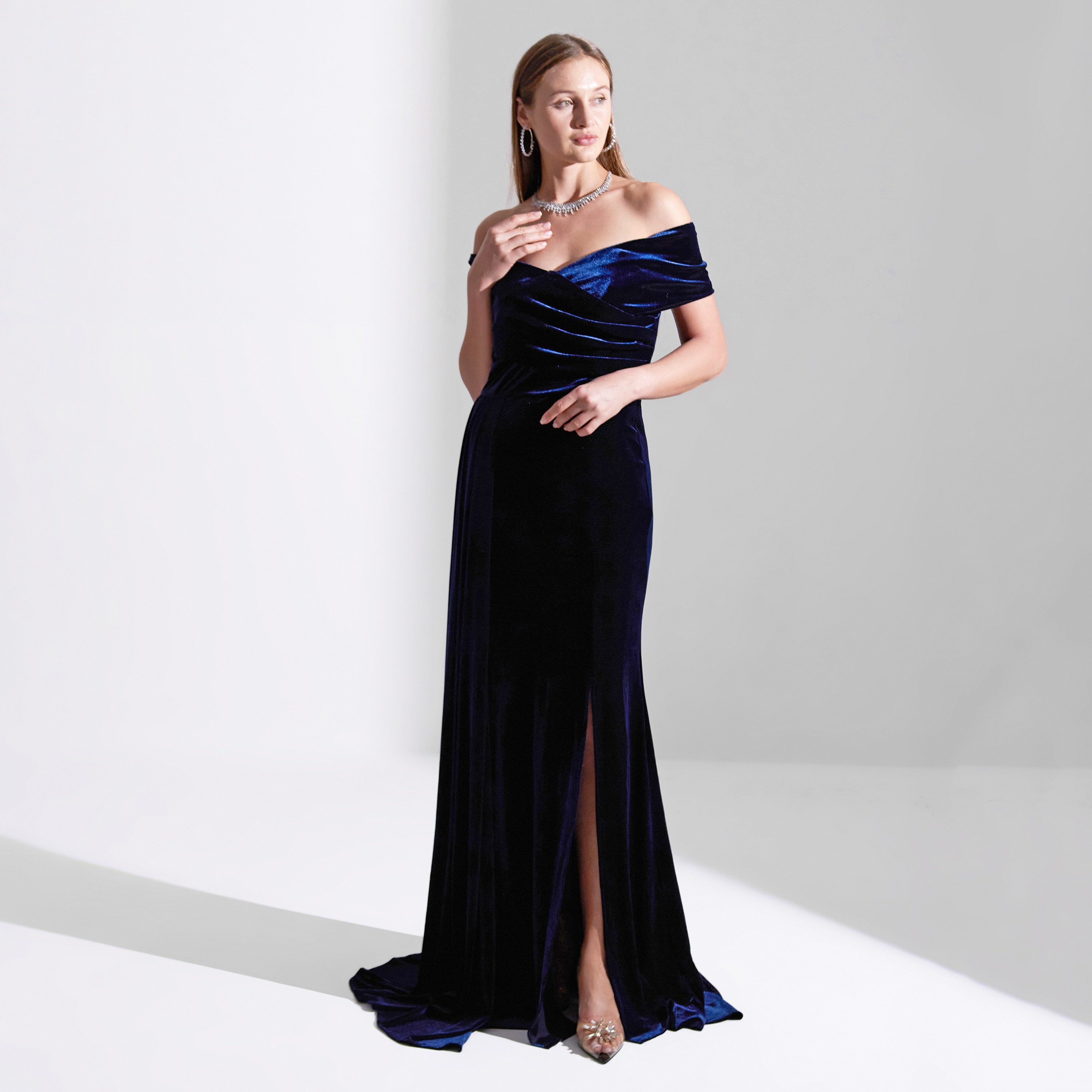فستان ماكسي مخملي للسهرات من أكاديا بذيل جانبي وصدر ملفوف للنساء-women-clothing-dresses-image-6