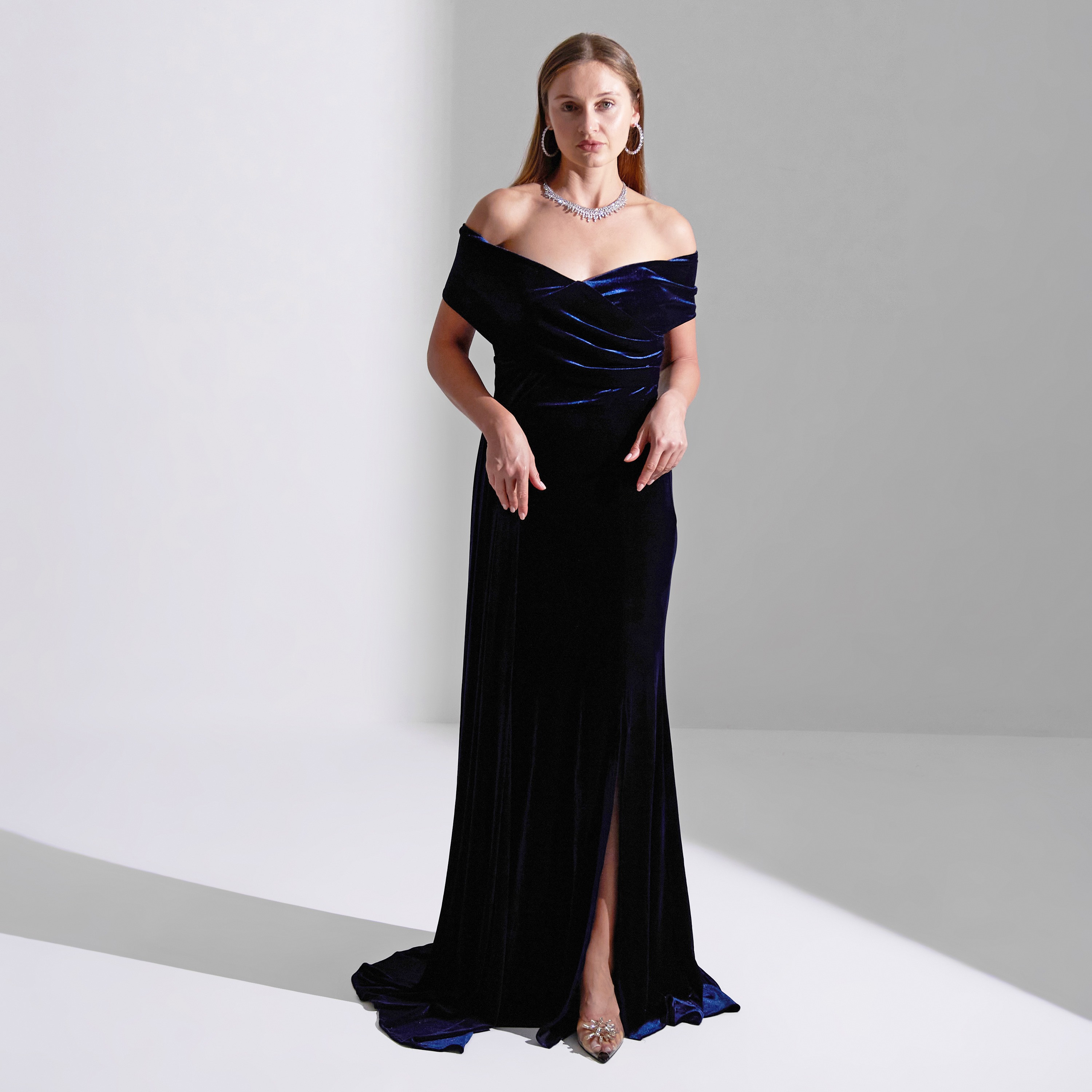 فستان ماكسي مخملي للسهرات من أكاديا بذيل جانبي وصدر ملفوف للنساء-women-clothing-dresses-image-7