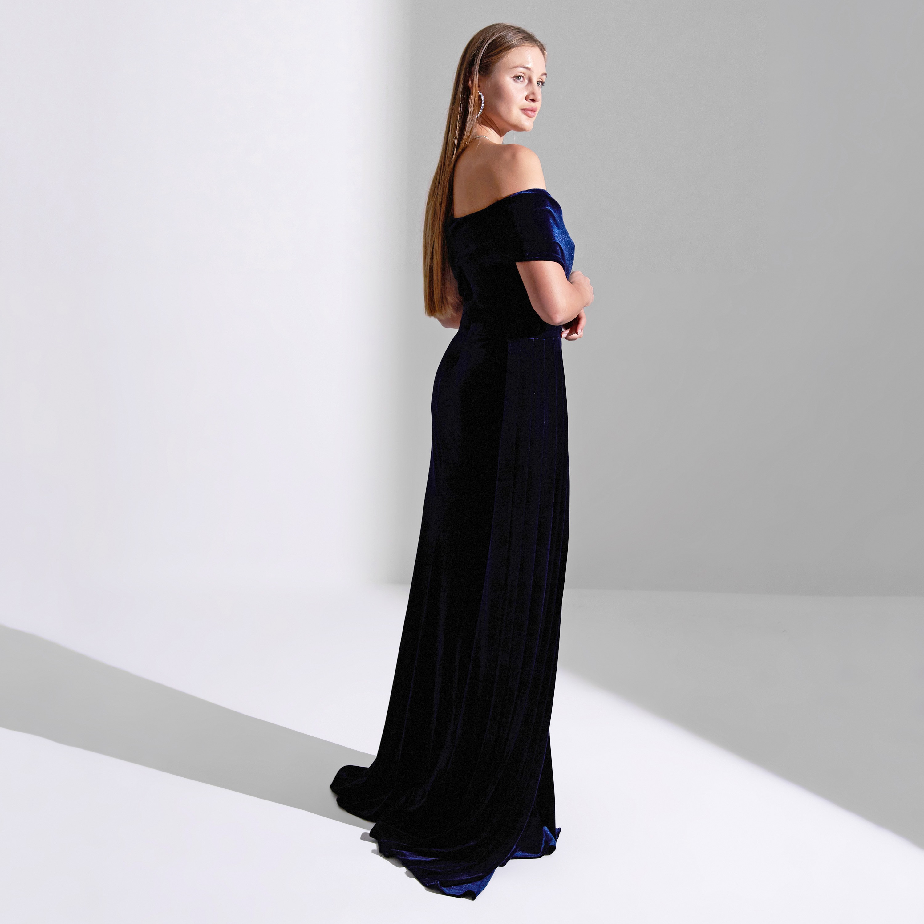 فستان ماكسي مخملي للسهرات من أكاديا بذيل جانبي وصدر ملفوف للنساء-women-clothing-dresses-image-8