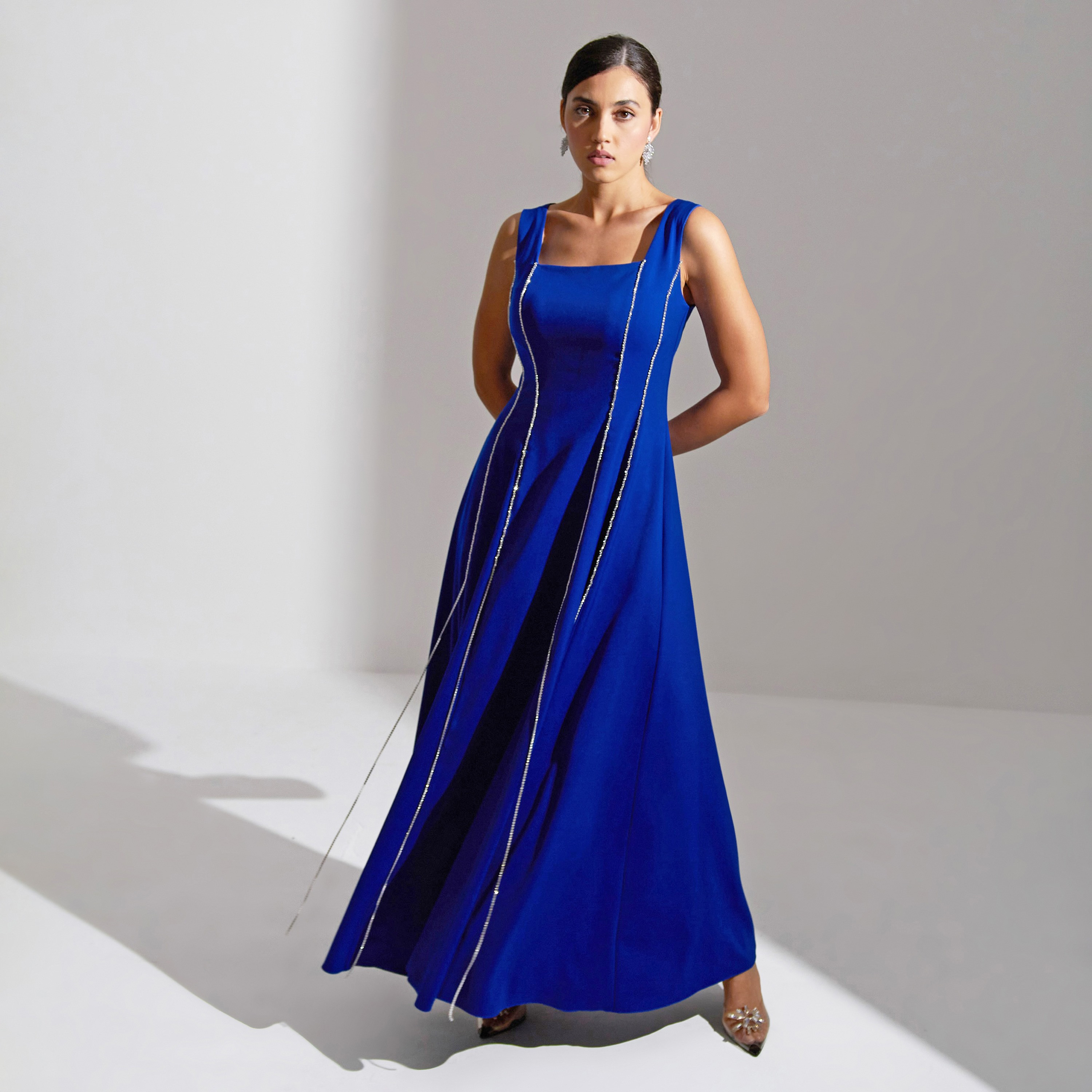 فستان سهرة ماكسي نسائي من الكريب بتفاصيل لوحة رقبة مربعة من أكاديا-women-clothing-dresses-image-8