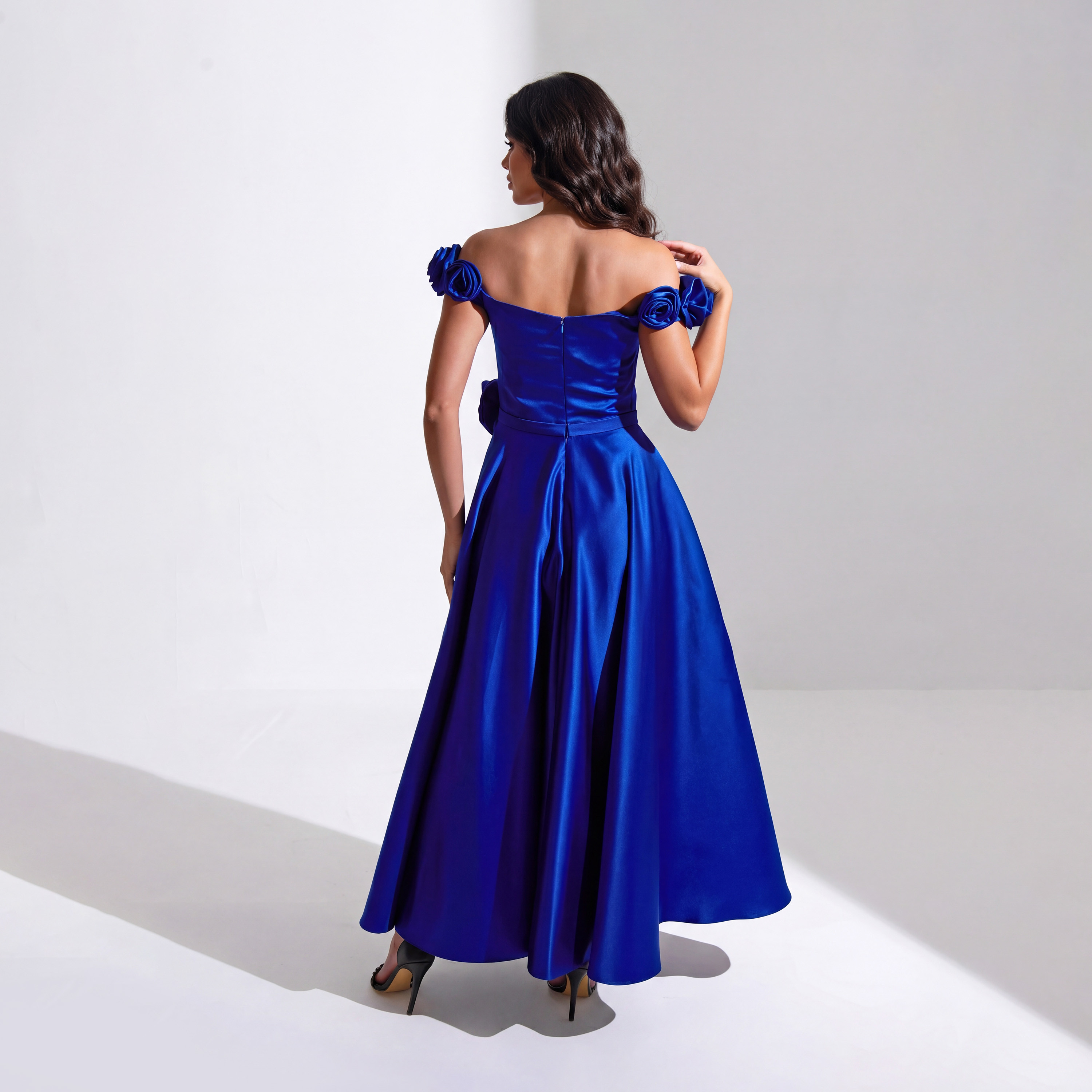 فستان ماكسي نسائي مزين بتفاصيل وردية من الساتان من أكاديا-women-clothing-dresses-image-15