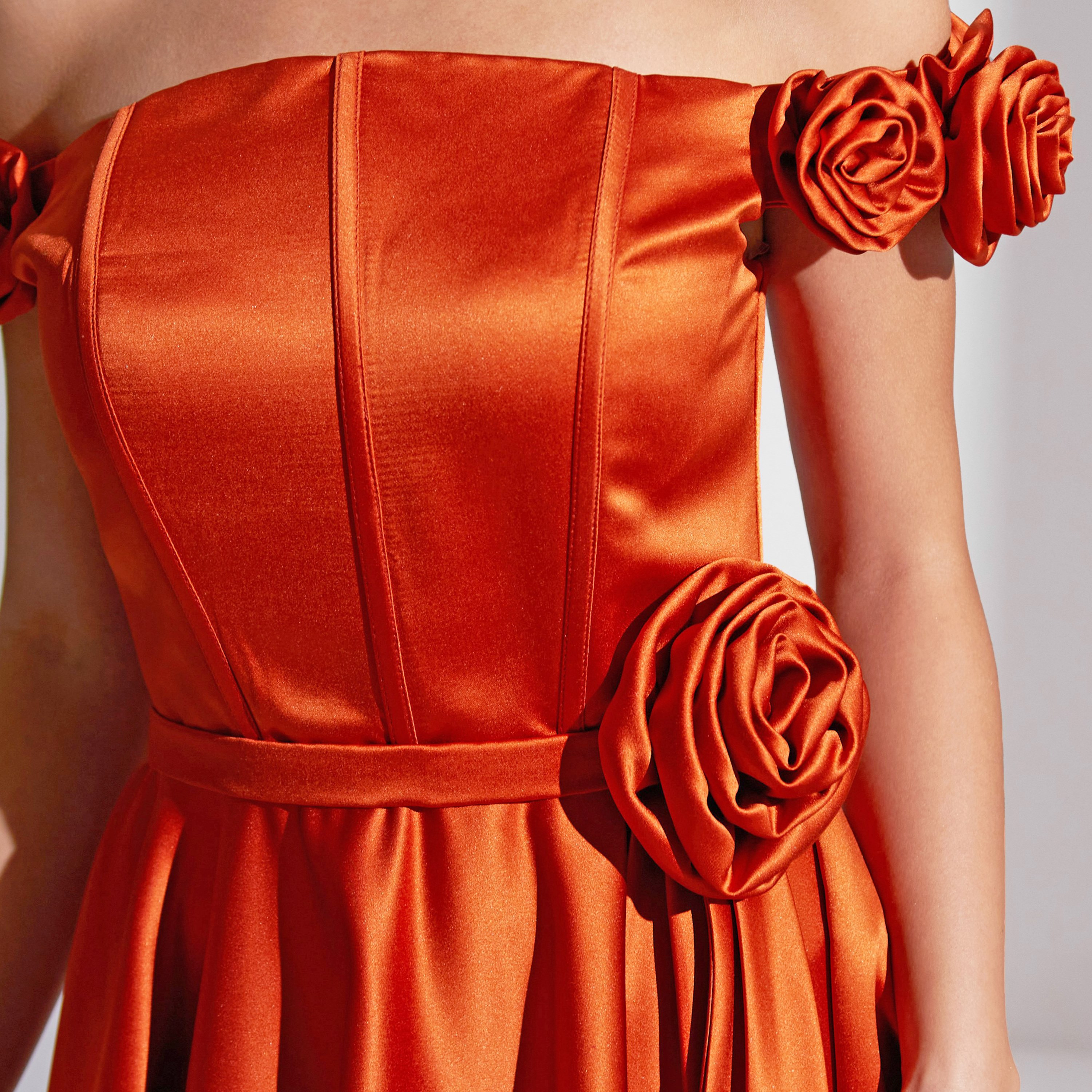 فستان ماكسي نسائي مزين بتفاصيل وردية من الساتان من أكاديا-women-clothing-dresses-image-5