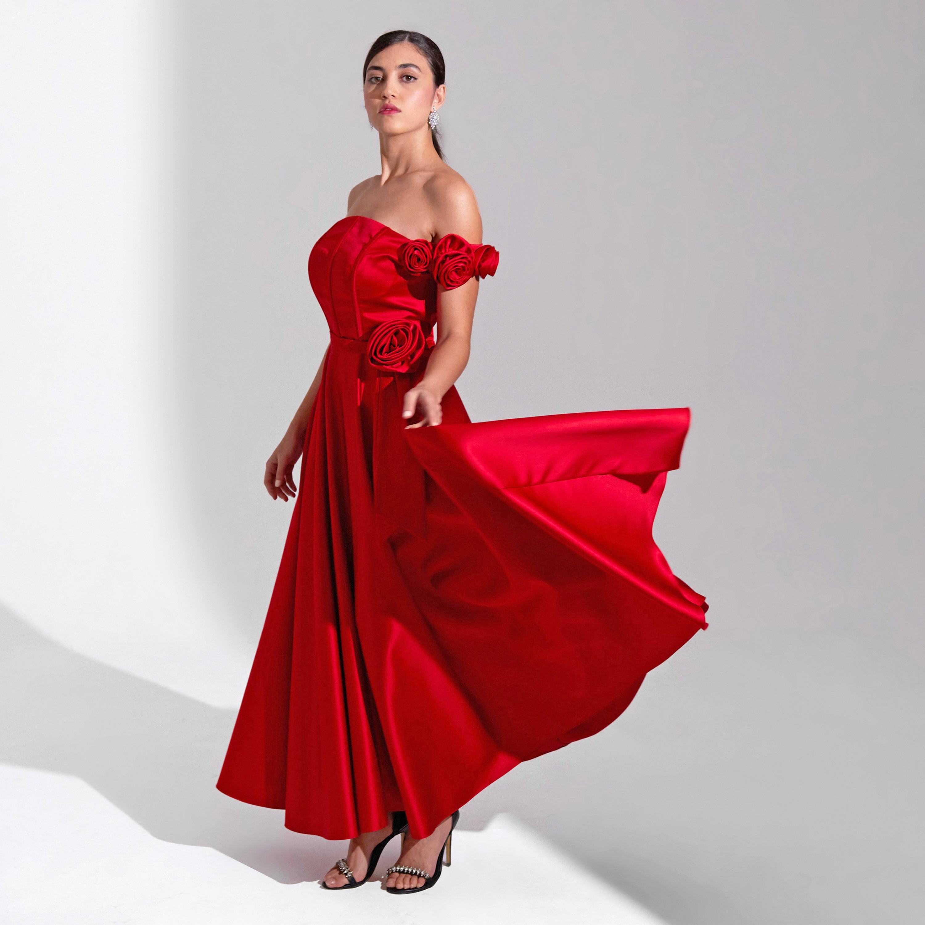 فستان ماكسي نسائي مزين بتفاصيل وردية من الساتان من أكاديا-women-clothing-dresses-image-19