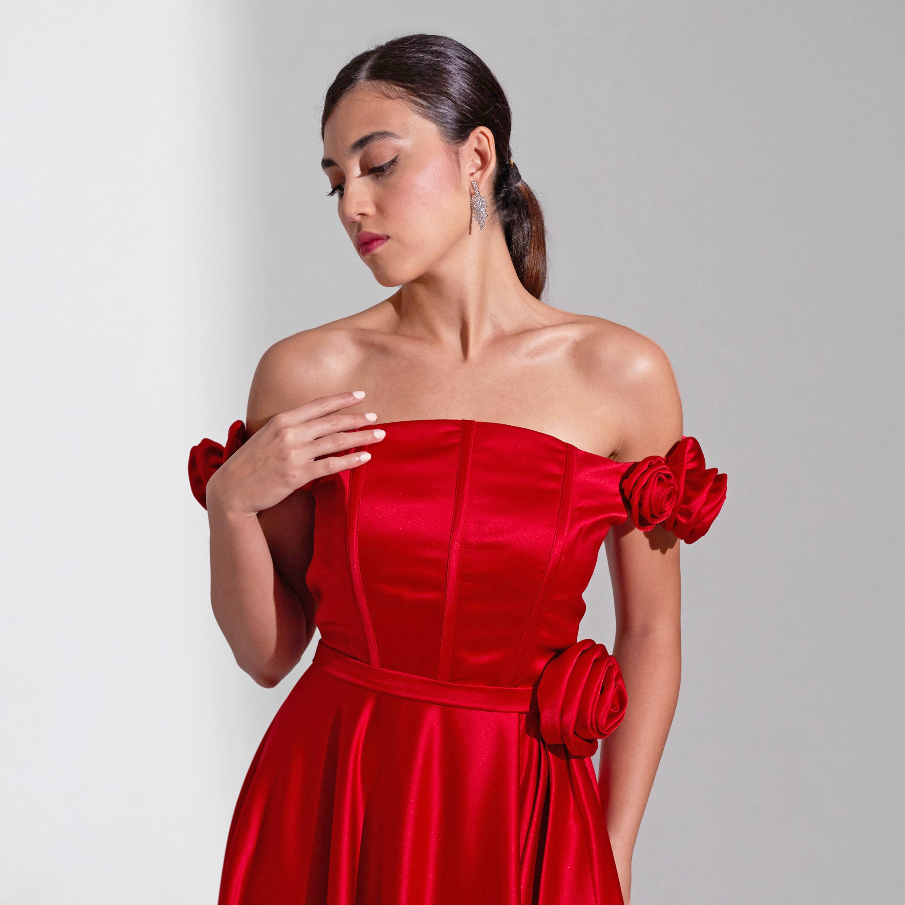 فستان ماكسي نسائي مزين بتفاصيل وردية من الساتان من أكاديا-women-clothing-dresses-image-21