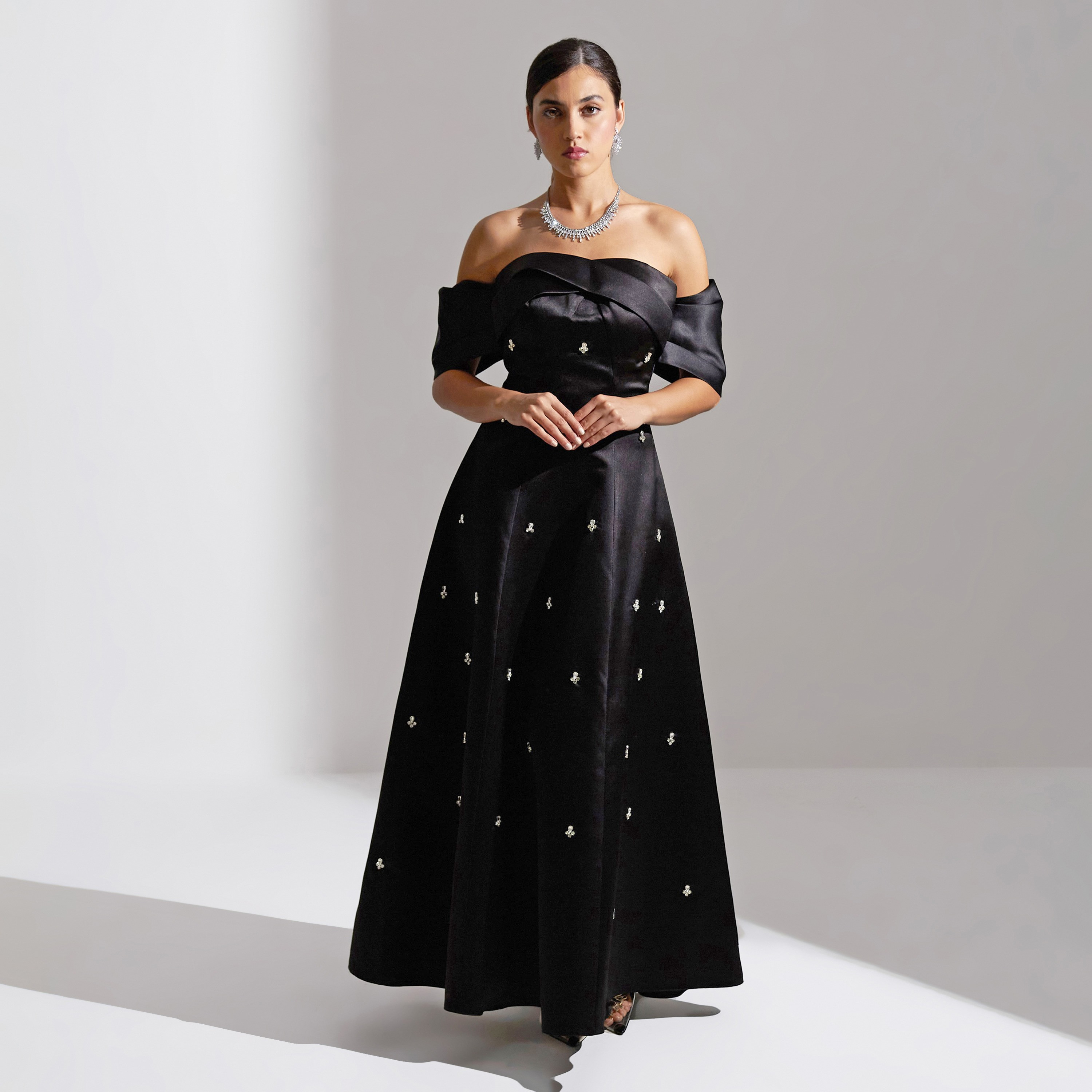فستان سهرة ماكسي نسائي مكشوف الكتفين من الساتان من أكاديا-women-clothing-dresses-image-21