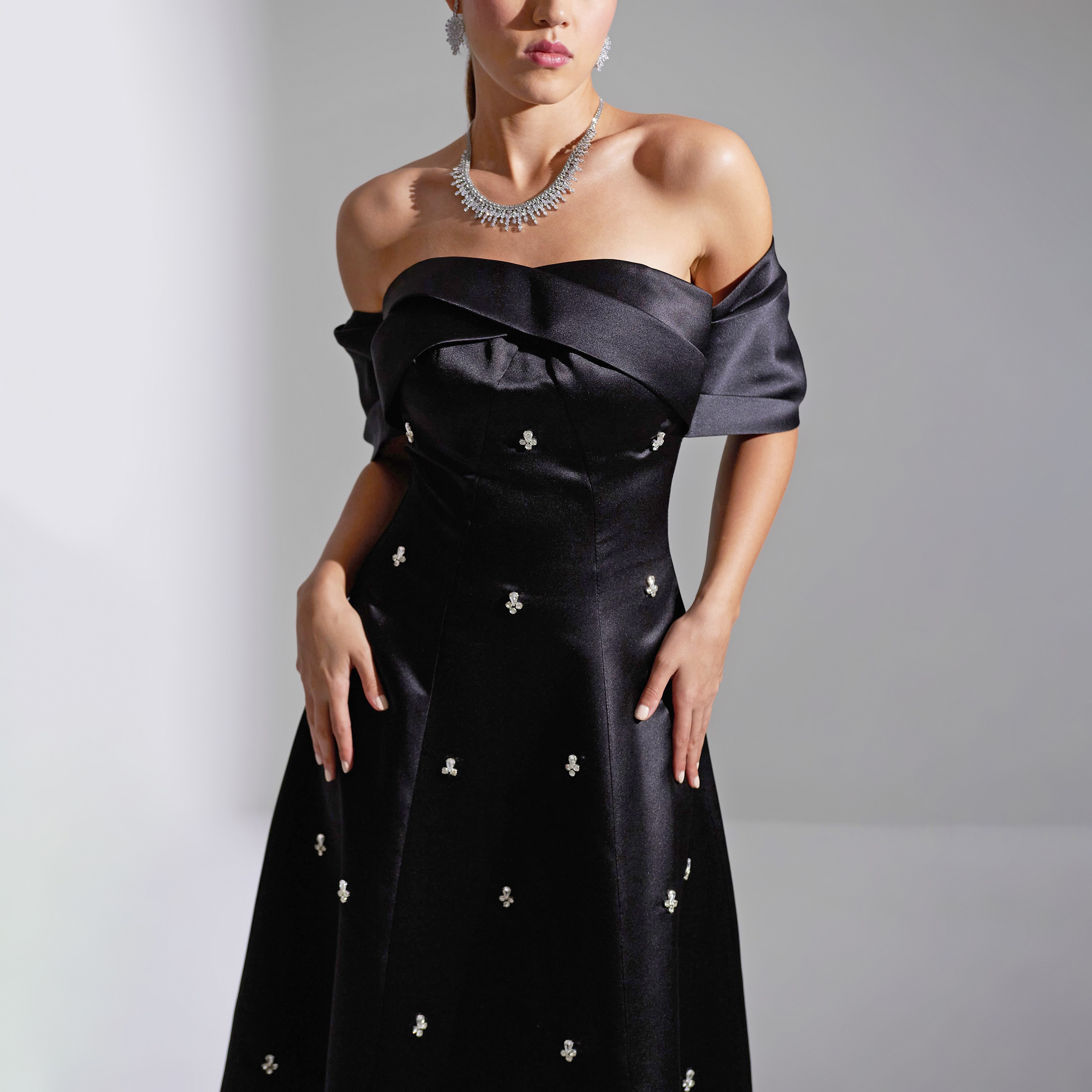 فستان سهرة ماكسي نسائي مكشوف الكتفين من الساتان من أكاديا-women-clothing-dresses-image-25
