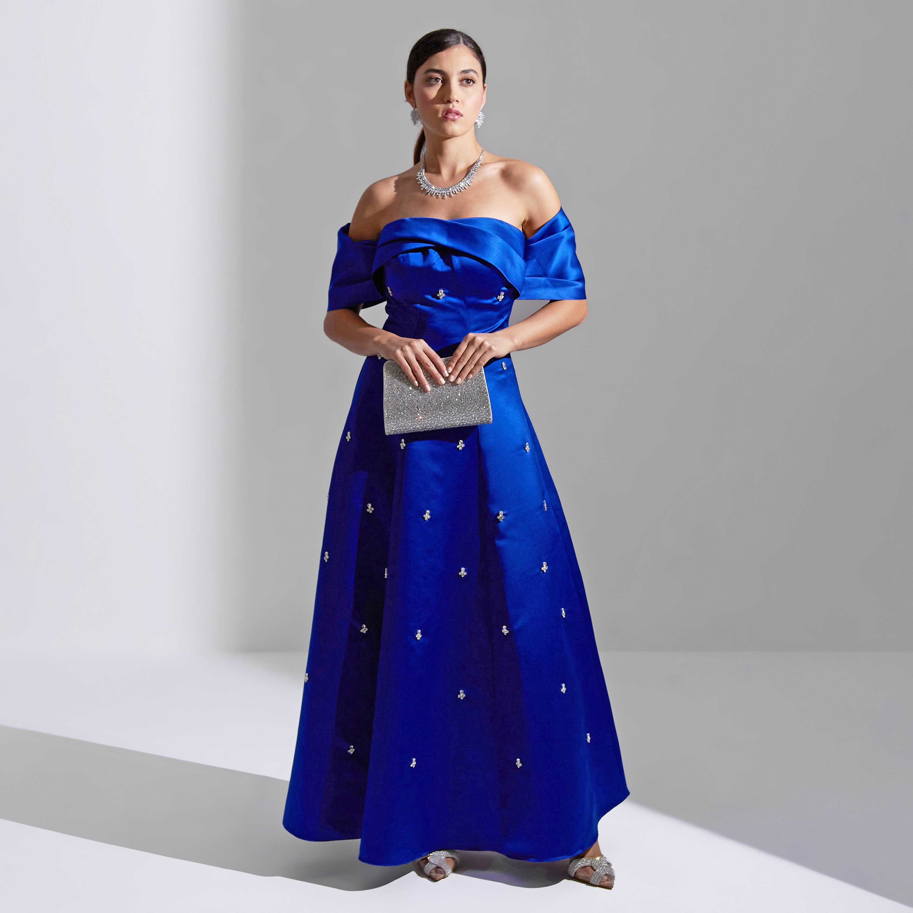 فستان سهرة ماكسي نسائي مكشوف الكتفين من الساتان من أكاديا-women-clothing-dresses-image-15