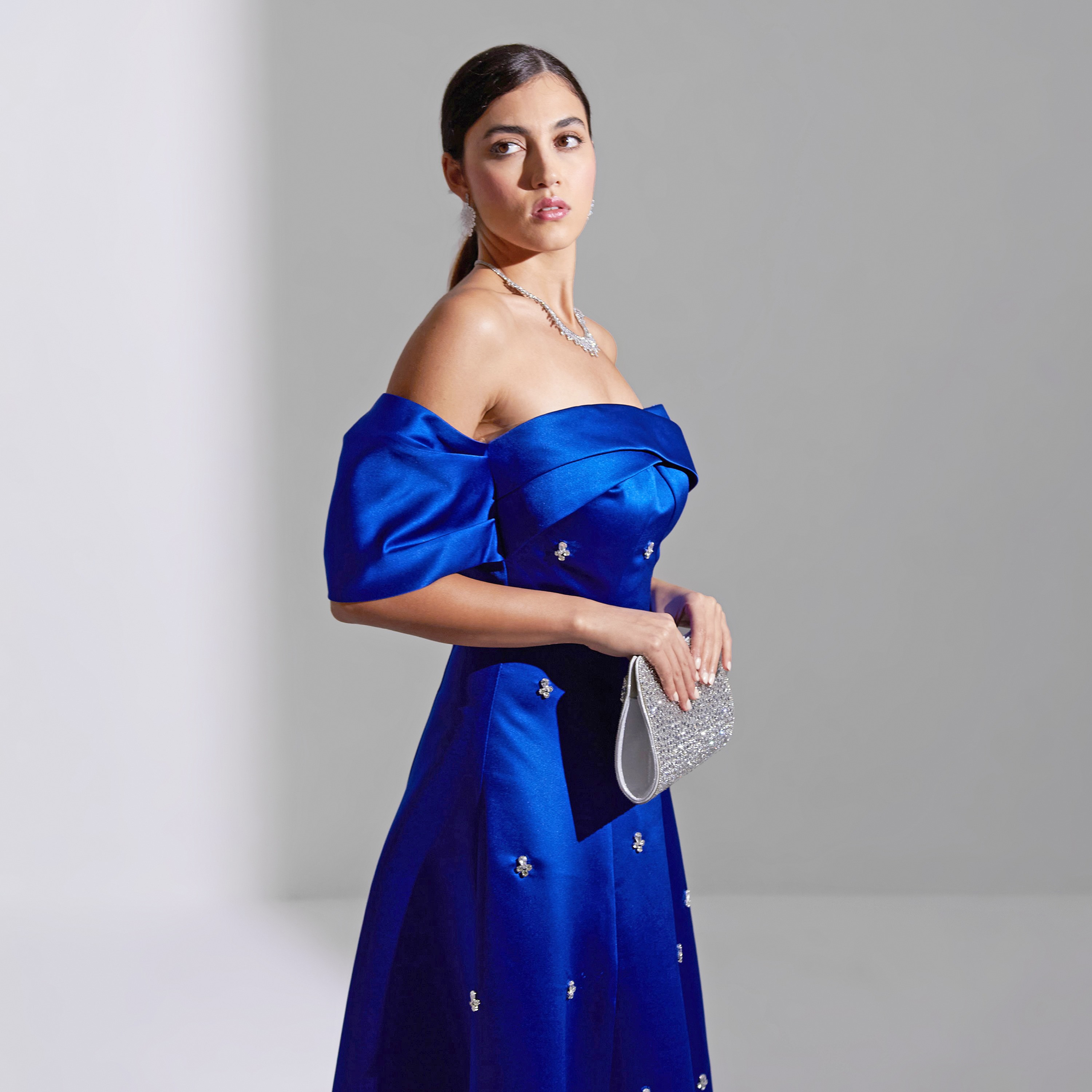 فستان سهرة ماكسي نسائي مكشوف الكتفين من الساتان من أكاديا-women-clothing-dresses-image-18