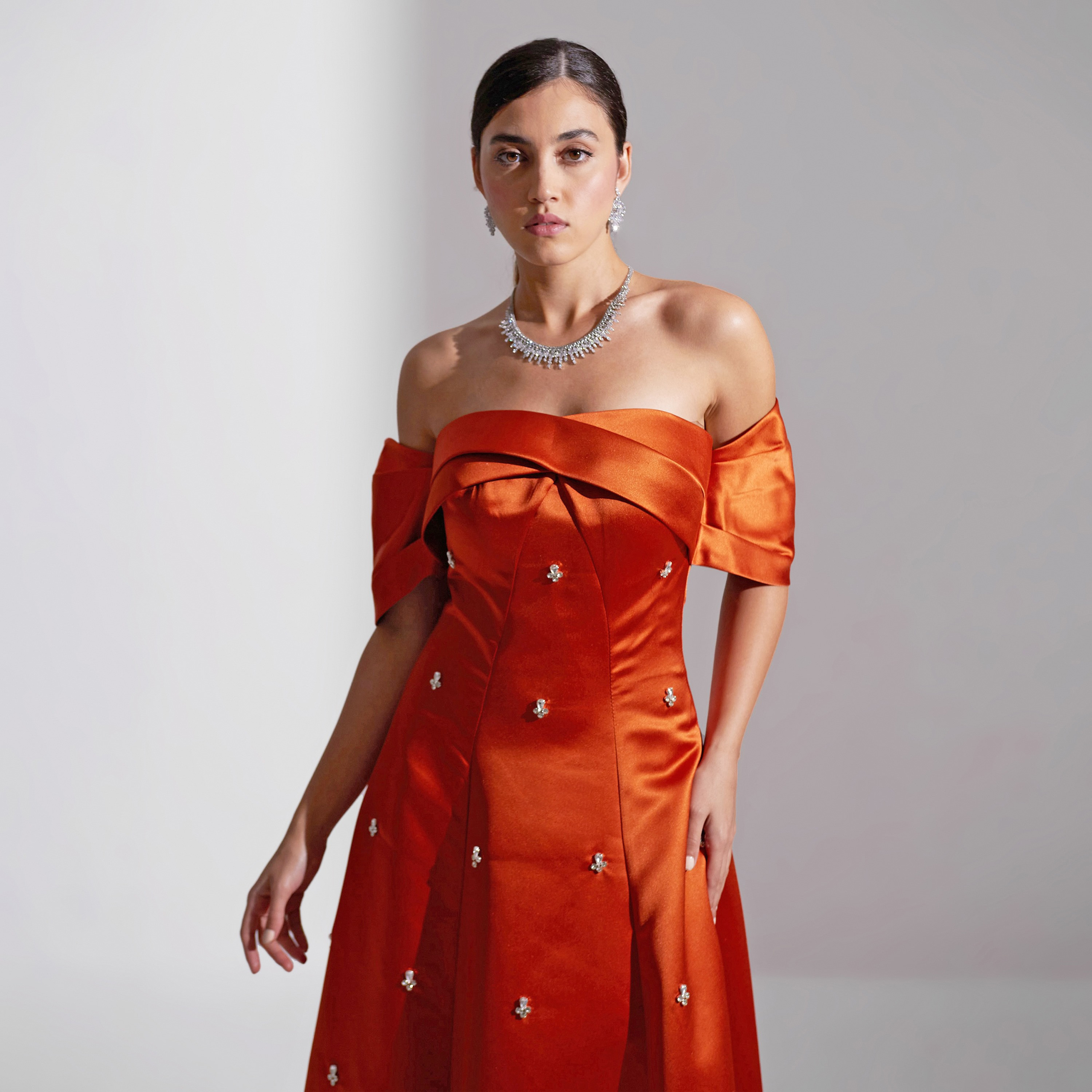 فستان سهرة ماكسي نسائي مكشوف الكتفين من الساتان من أكاديا-women-clothing-dresses-image-4