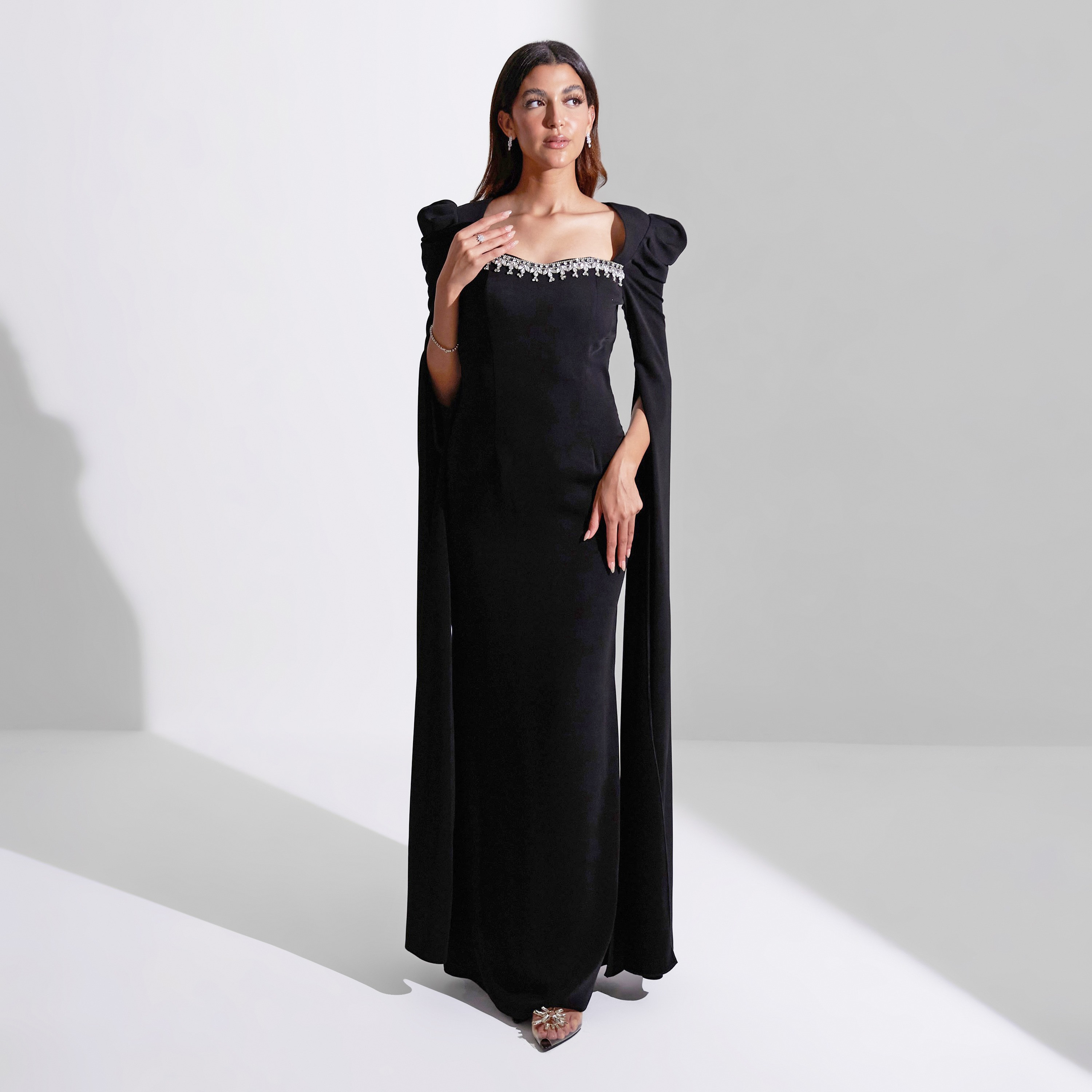 فستان سهرة ماكسي نسائي من أكاديا بتفاصيل من الكريب وصدرية من الكريستال-women-clothing-dresses-image-1