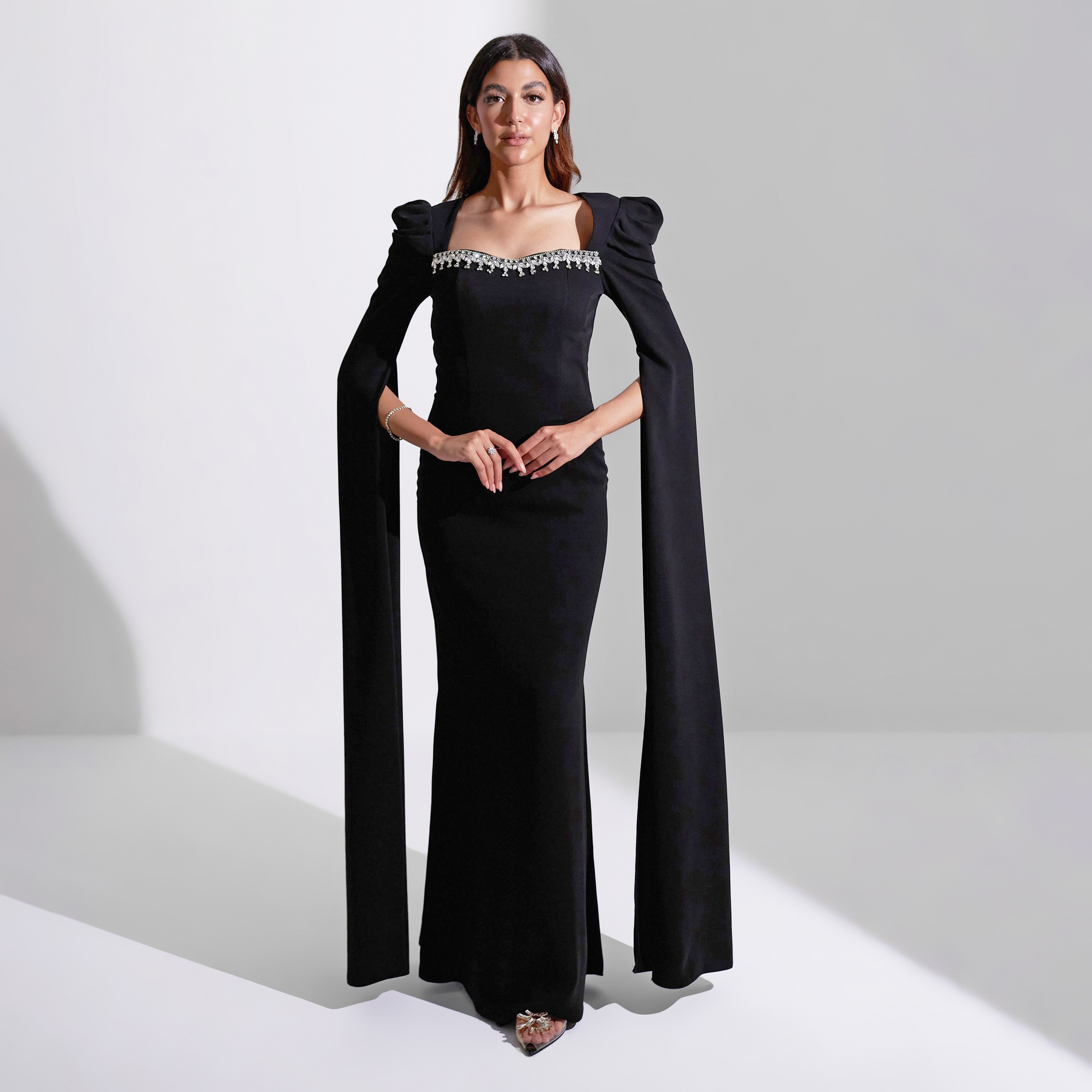 فستان سهرة ماكسي نسائي من أكاديا بتفاصيل من الكريب وصدرية من الكريستال-women-clothing-dresses-image-2