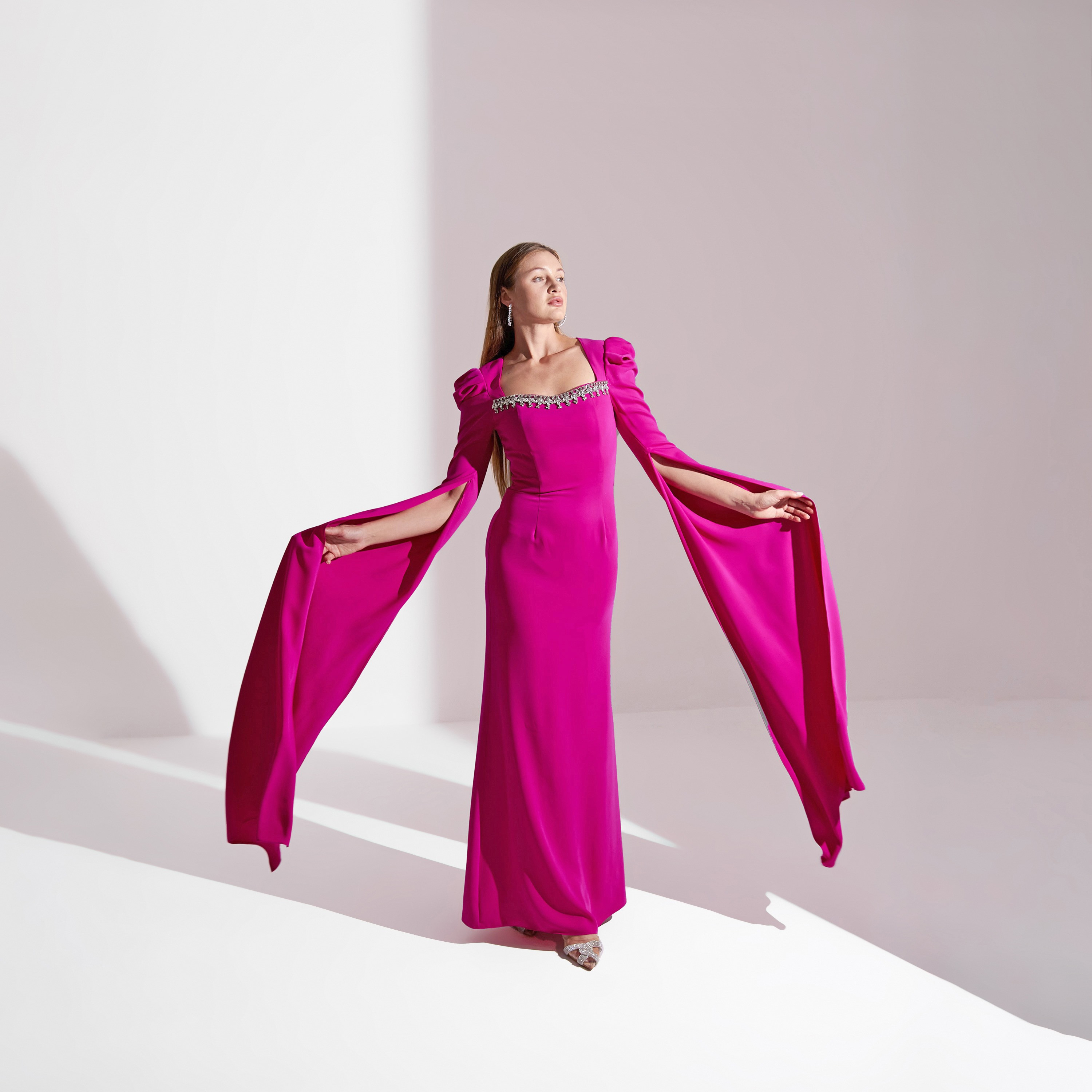 فستان سهرة ماكسي نسائي من أكاديا بتفاصيل من الكريب وصدرية من الكريستال-women-clothing-dresses-image-16
