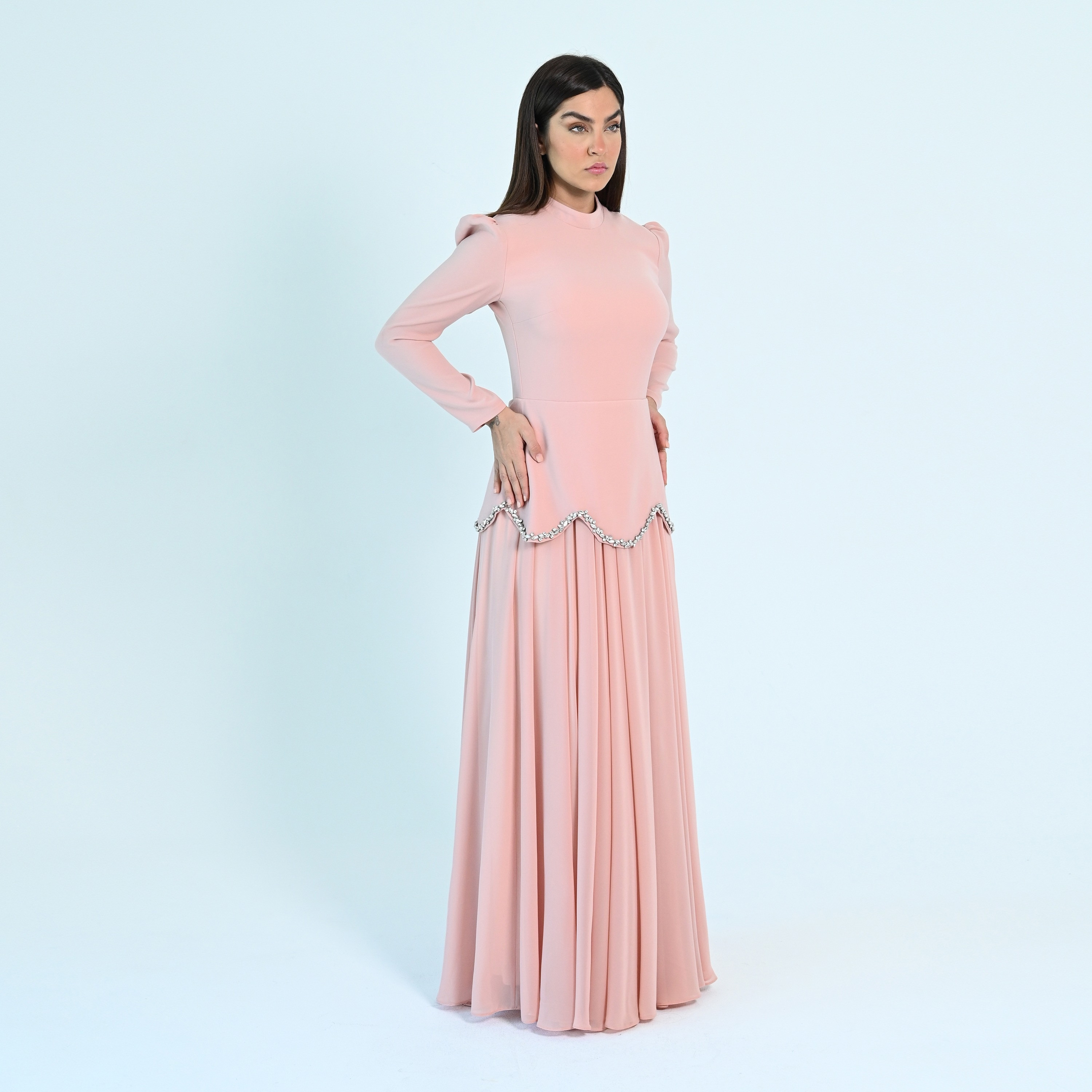 فستان سهرة نسائي طويل ماكسي من الشيفون بتفاصيل كريستالية وياقة وهمية وطيات من أكاديا-women-clothing-dresses-image-10