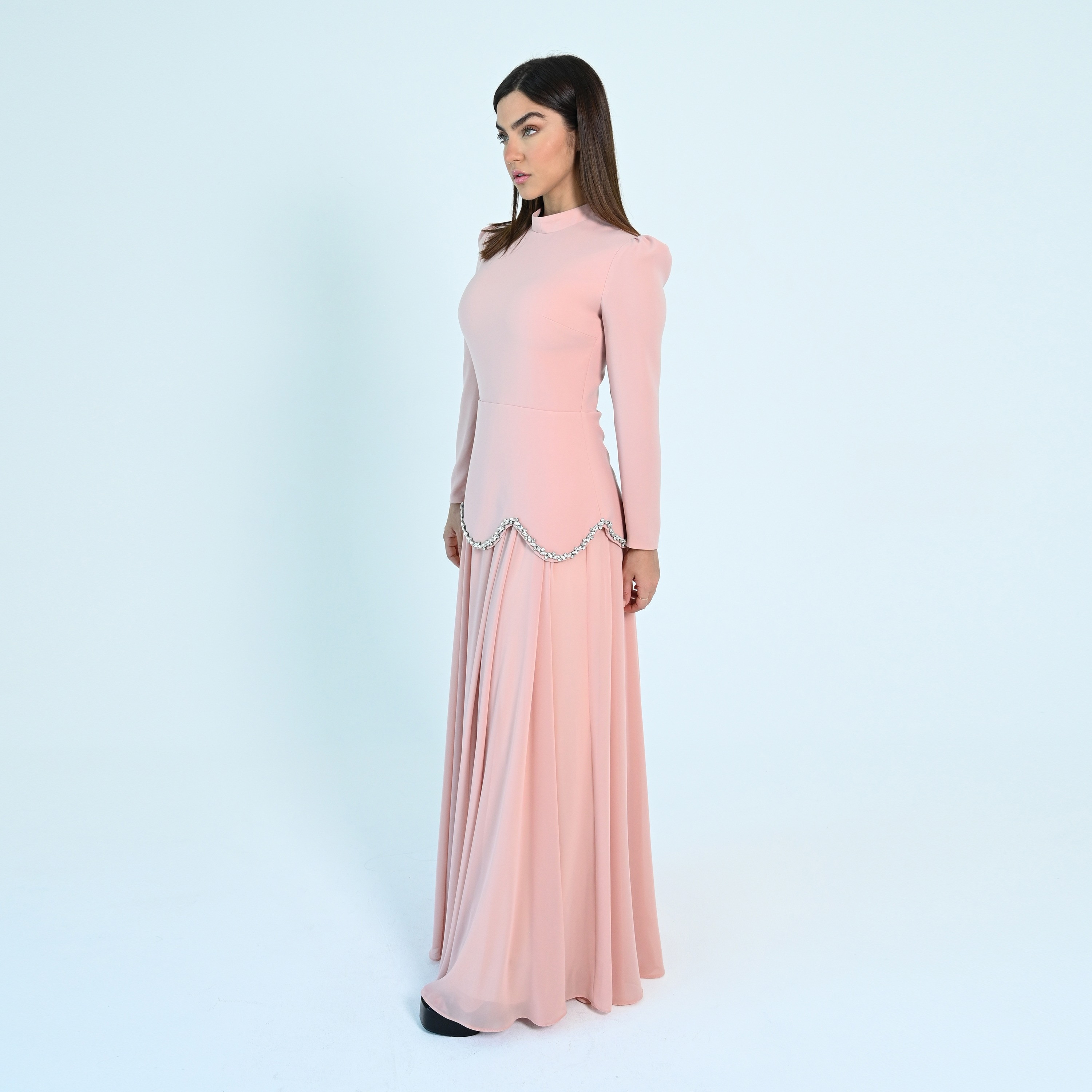 فستان سهرة نسائي طويل ماكسي من الشيفون بتفاصيل كريستالية وياقة وهمية وطيات من أكاديا-women-clothing-dresses-image-11