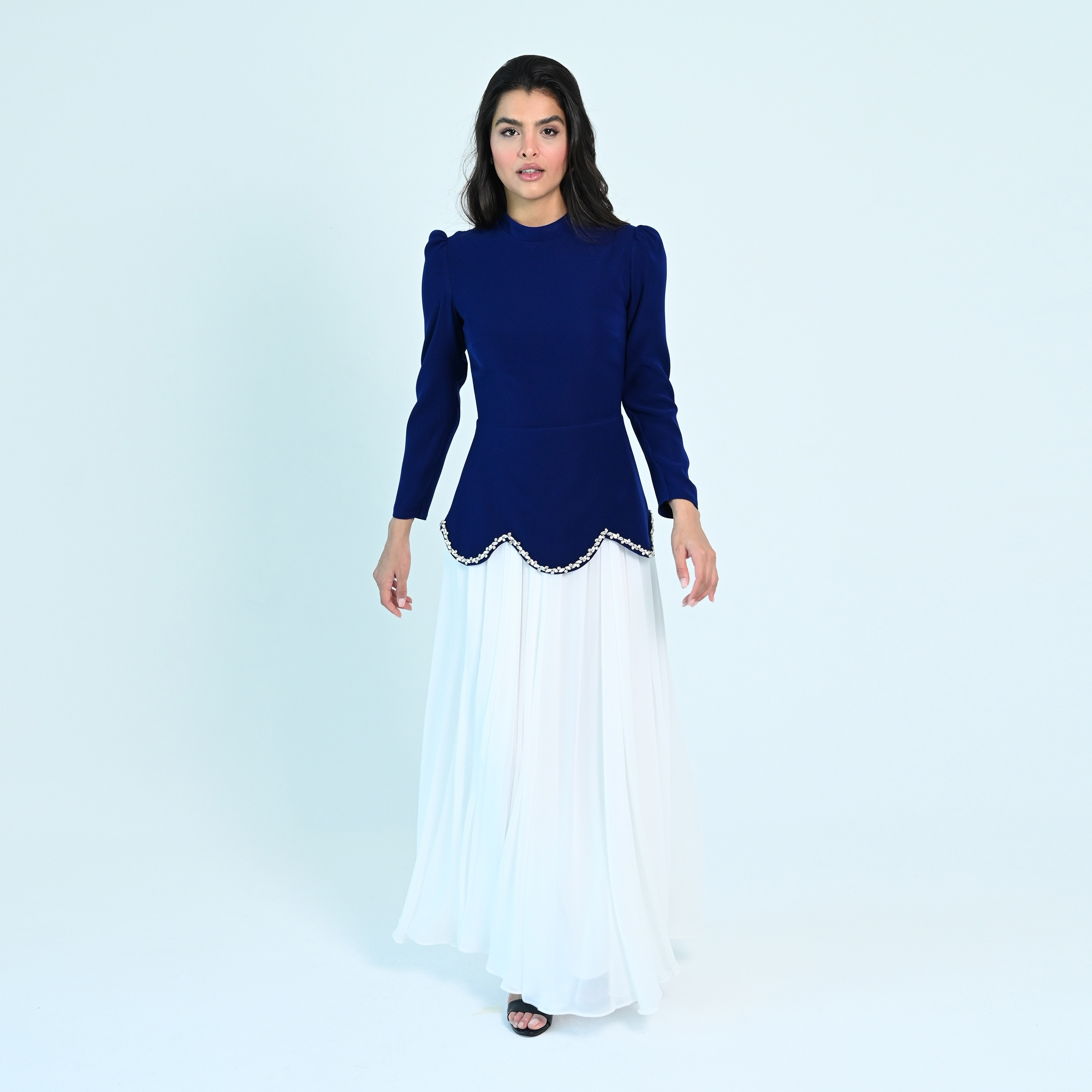 فستان سهرة نسائي طويل ماكسي من الشيفون بتفاصيل كريستالية وياقة وهمية وطيات من أكاديا-women-clothing-dresses-image-2