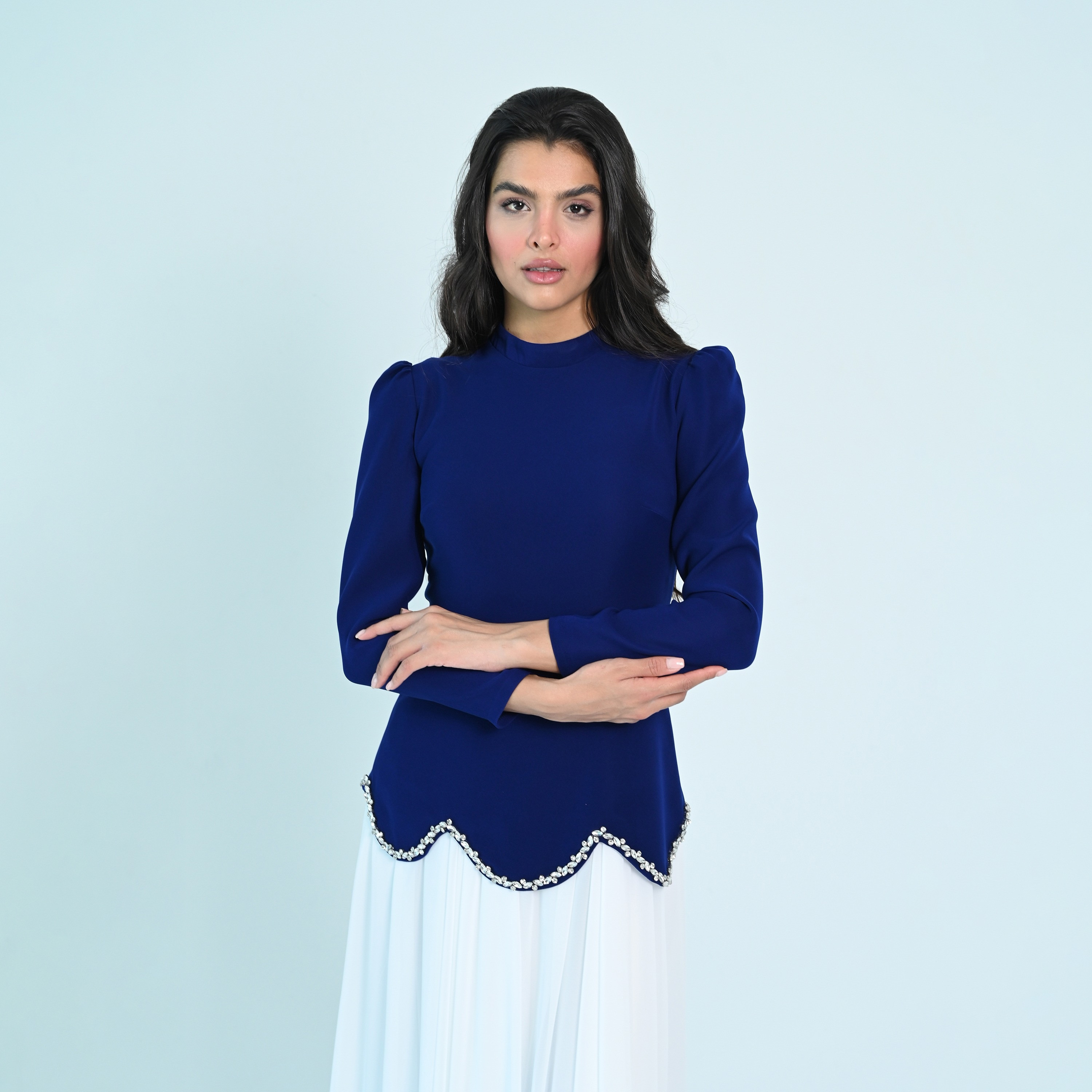 فستان سهرة نسائي طويل ماكسي من الشيفون بتفاصيل كريستالية وياقة وهمية وطيات من أكاديا-women-clothing-dresses-image-3