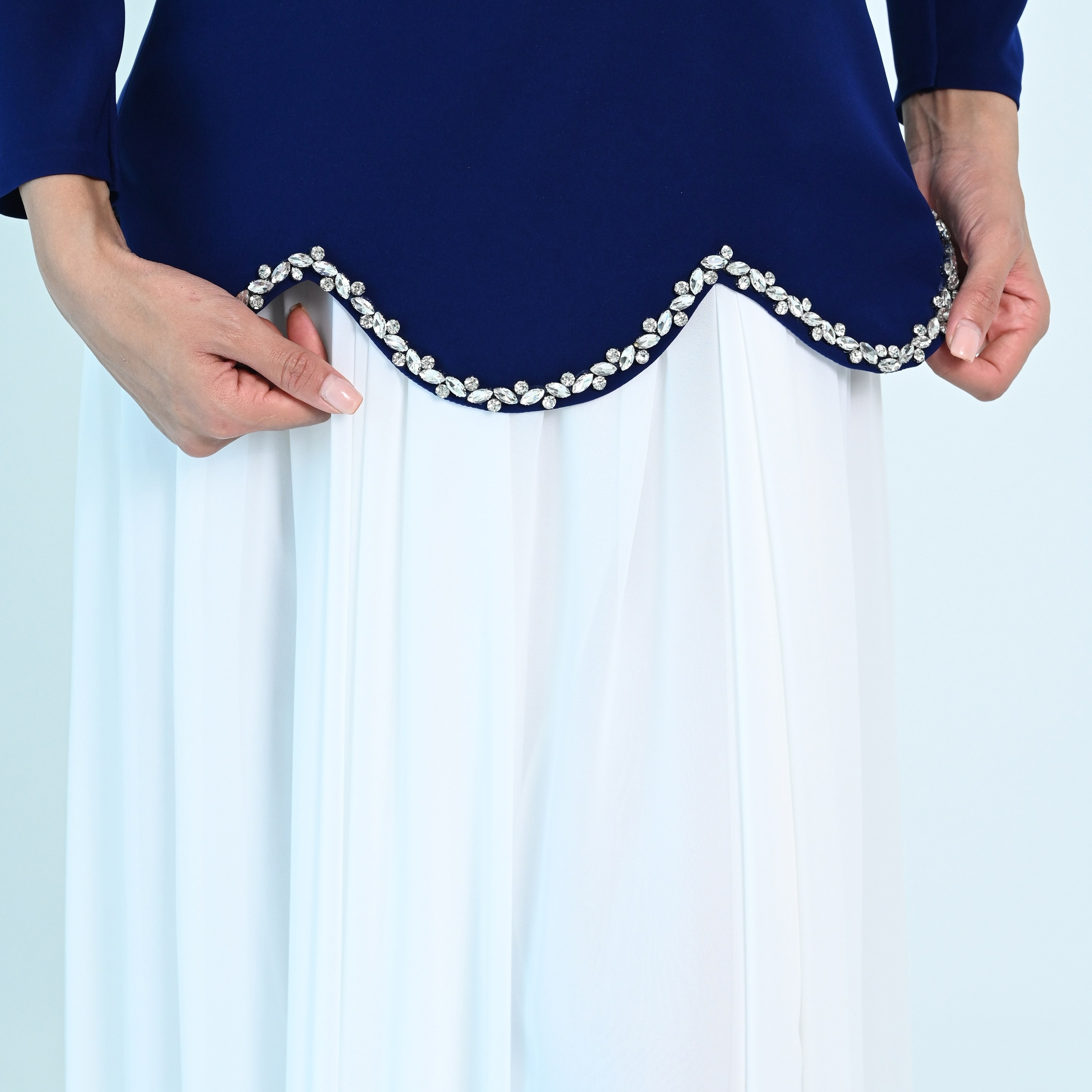 فستان سهرة نسائي طويل ماكسي من الشيفون بتفاصيل كريستالية وياقة وهمية وطيات من أكاديا-women-clothing-dresses-image-4
