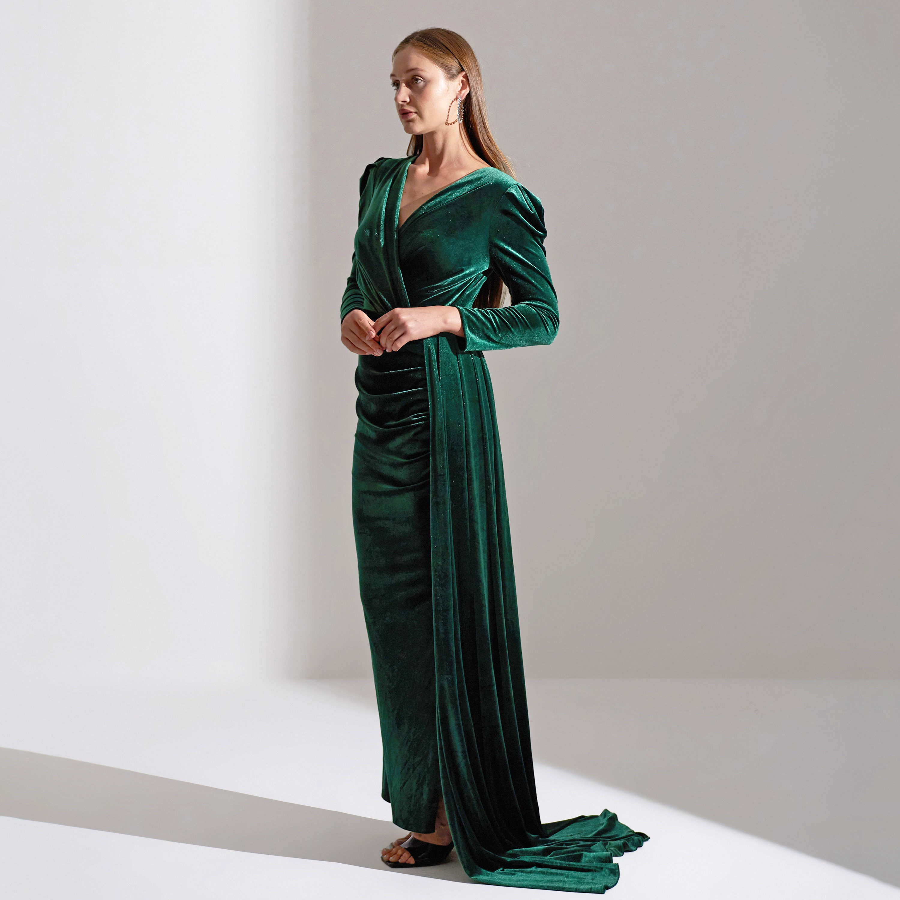 فستان ماكسي نسائي من أكاديا مخملي بأكمام منفوخة وذيل جانبي للسهرات-women-clothing-dresses-image-6